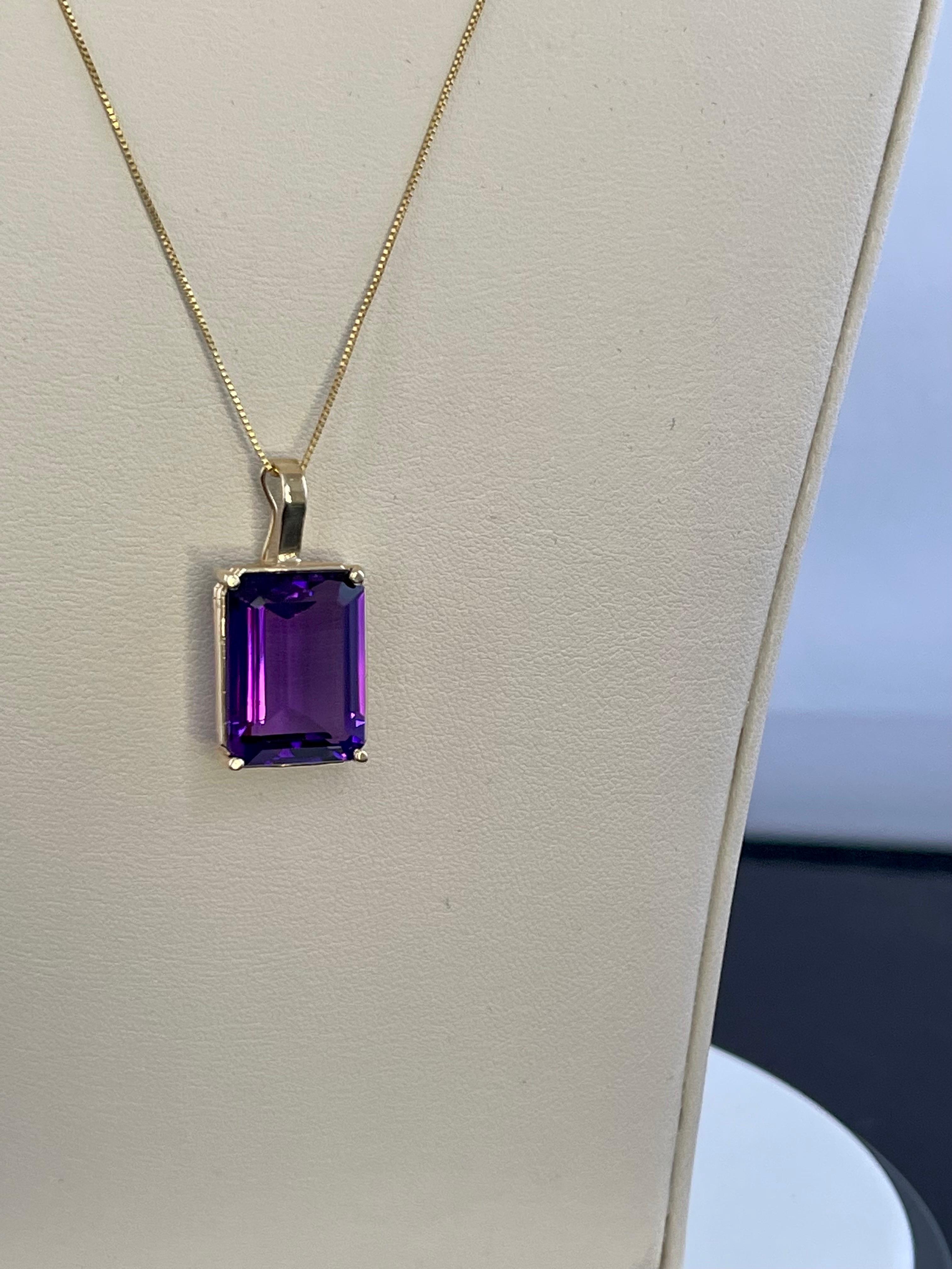 Women's 14 Ct Emerald Cut Amethyst Pendant/Neck 18Kt  Gold + 14 Kt Yellow Gold Chain For Sale