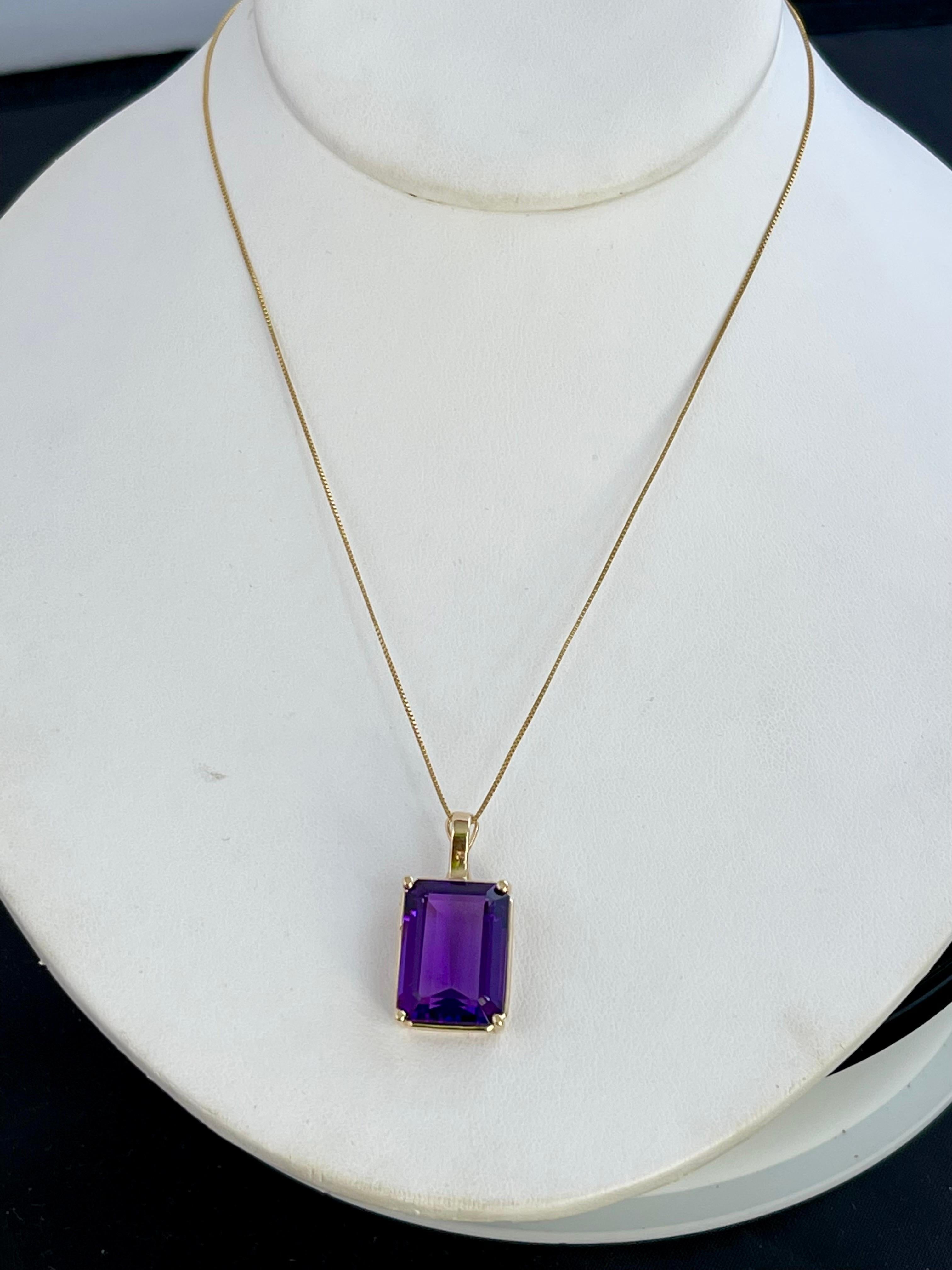 14 Ct Emerald Cut Amethyst Pendant/Neck 18Kt  Gold + 14 Kt Yellow Gold Chain For Sale 2