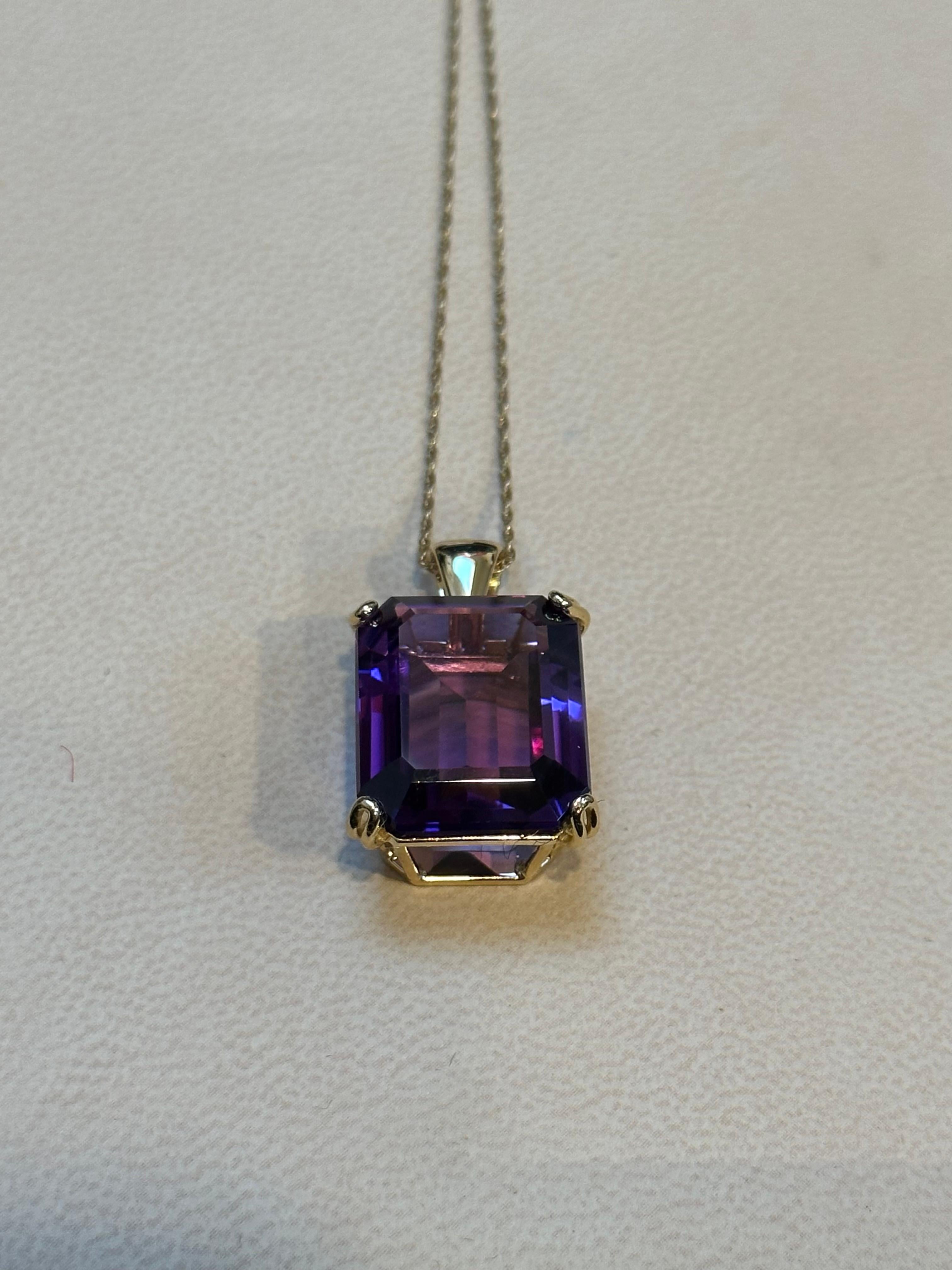 14 Ct Emerald Cut Amethyst Pendant/Neck 18Kt  Gold + 14 Kt Yellow Gold Chain For Sale 5