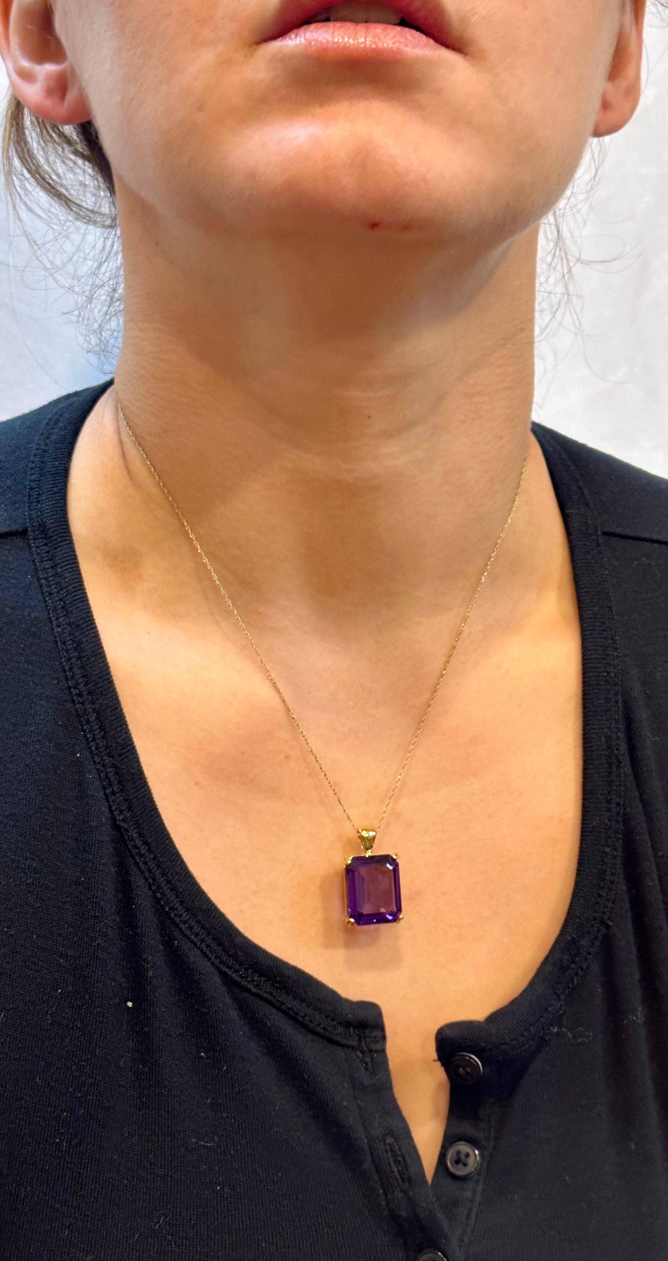 14 Ct Emerald Cut Amethyst Pendant/Neck 18Kt  Gold + 14 Kt Yellow Gold Chain For Sale 12