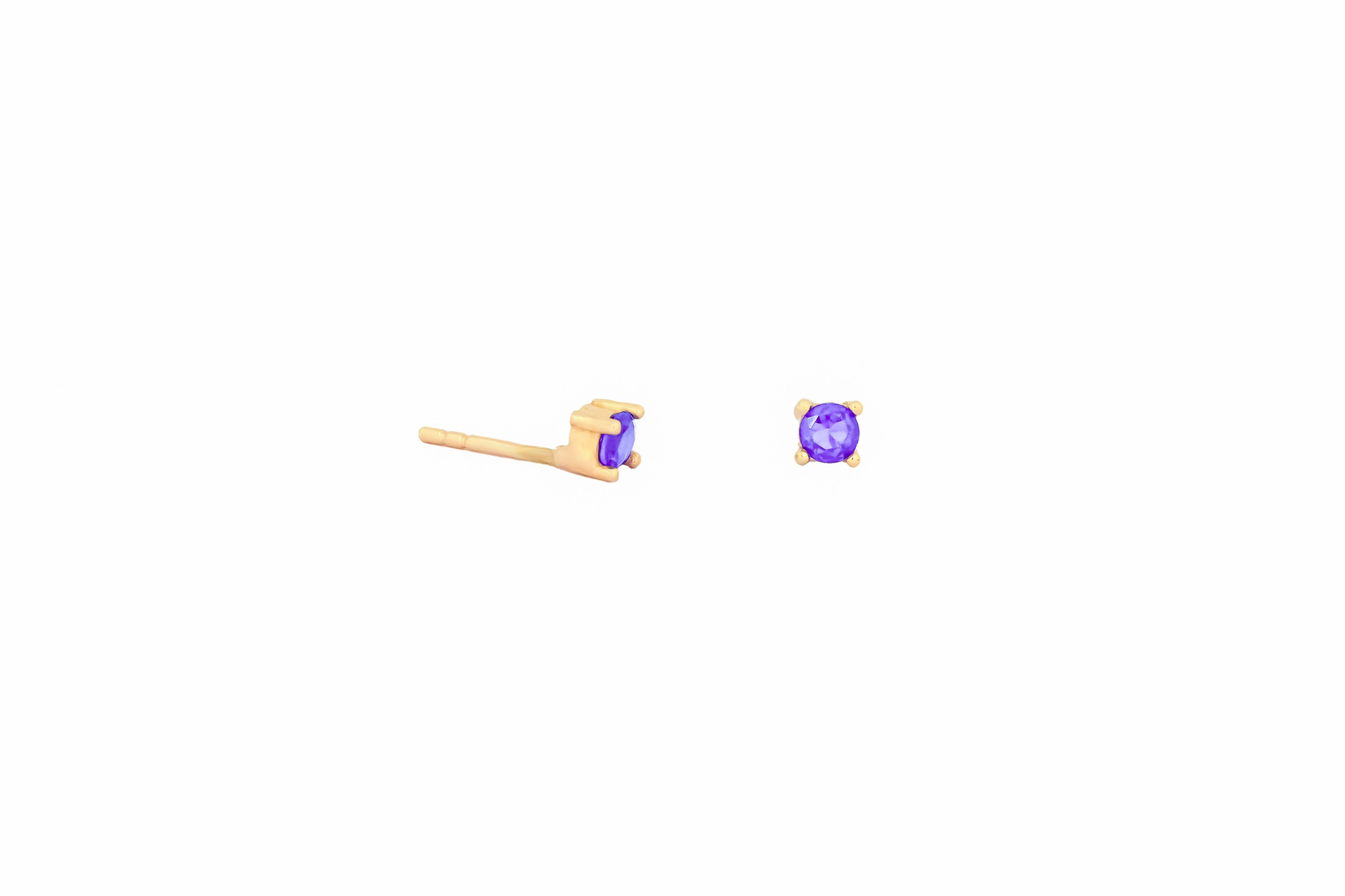 Round Cut 14 ct Gold Lab Amethyst Stud Earrings.   For Sale