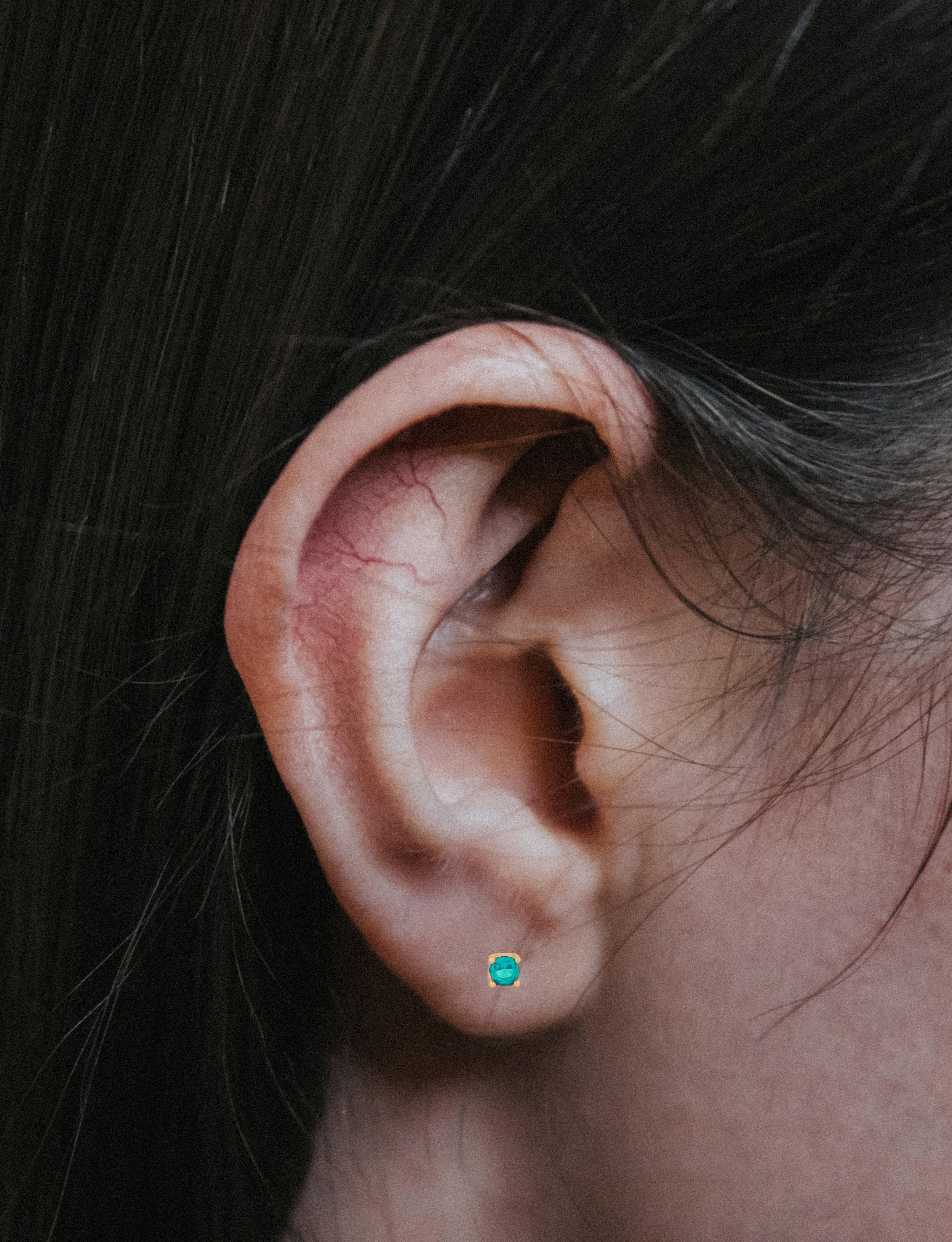14 ct Gold Lab Paraiba Stud Earrings.  
3 mm paraiba earrings. Blue gemstone earrings. Small delicate gold earrings studs. Four prong studs. Minimalist paraiba earrings.

Metal: 14k solid gold
Weight: 1.5 gr.
Earrings goes with gold