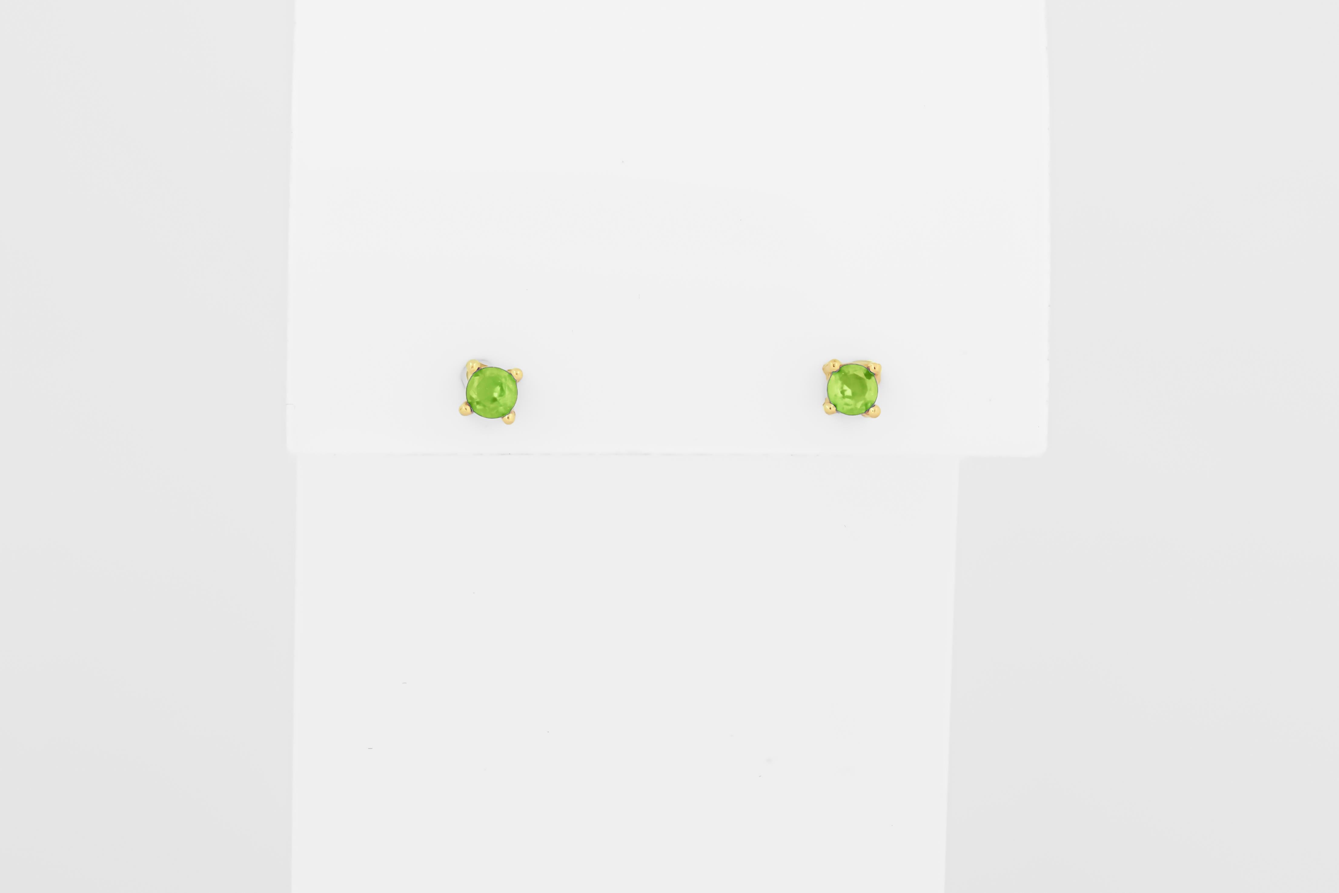 14 ct Gold Lab Peridot Stud Earrings.   In New Condition For Sale In Istanbul, TR