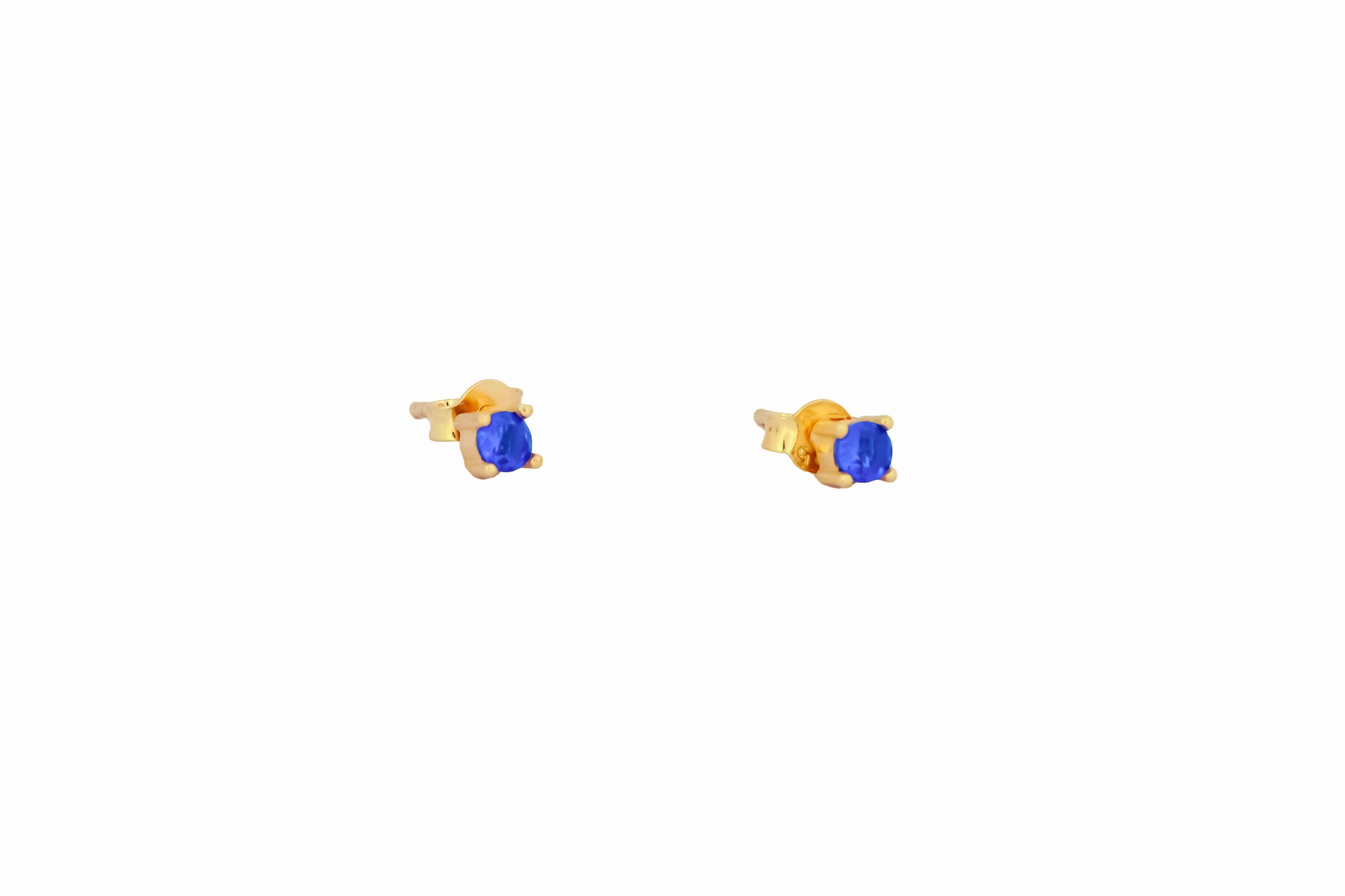 Modern 14 ct Gold Lab Sapphire Stud Earrings. For Sale