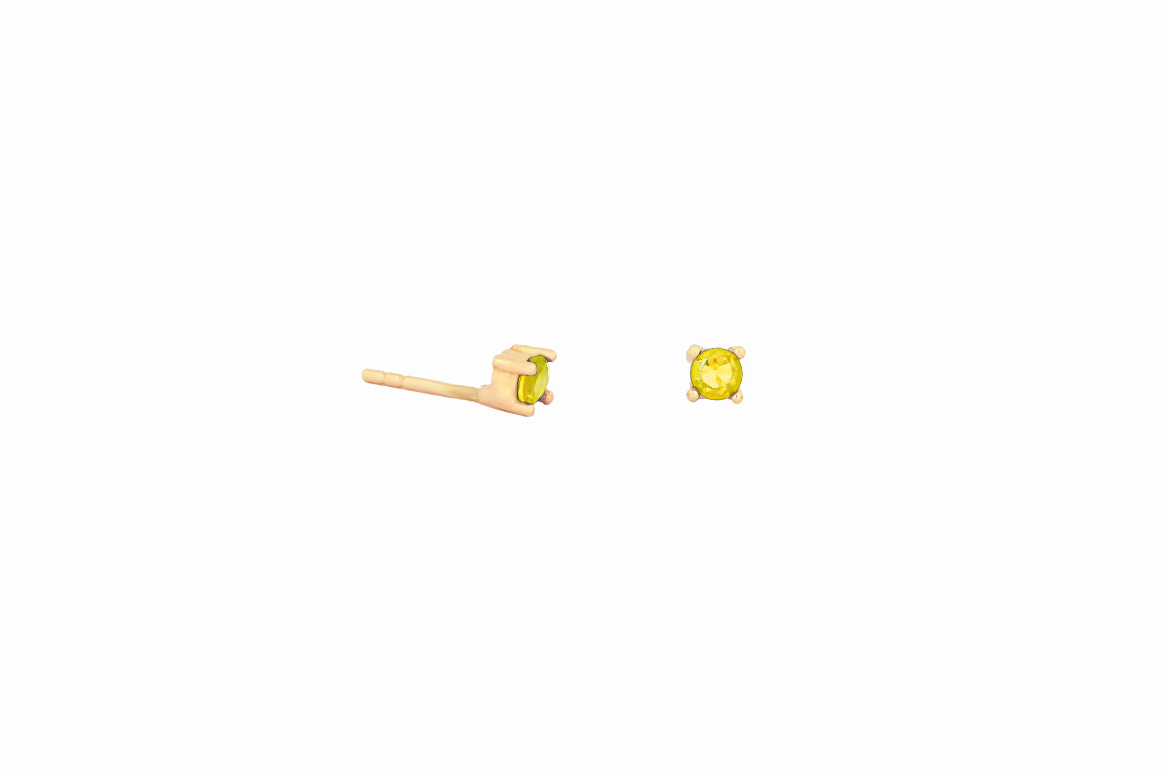 14 ct Gold Lab Sapphire Stud Earrings.   In New Condition For Sale In Istanbul, TR