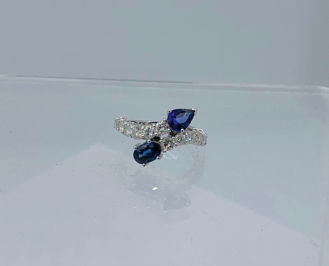 1,4 Karat Königsblauer Saphir 1,4 Karat Diamant Schlange Crossover Ring 18 Karat Gold im Angebot 4