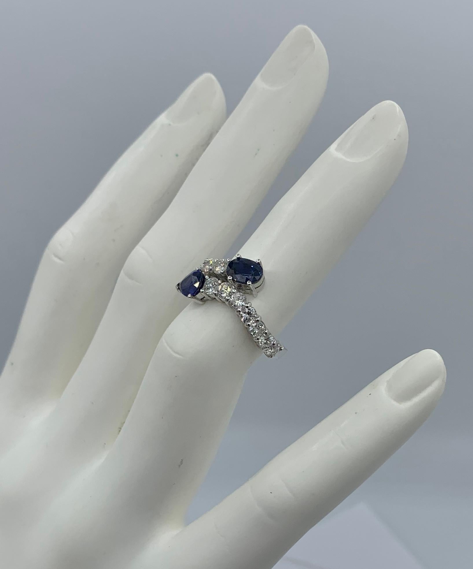 1,4 Karat Königsblauer Saphir 1,4 Karat Diamant Schlange Crossover Ring 18 Karat Gold im Angebot 5