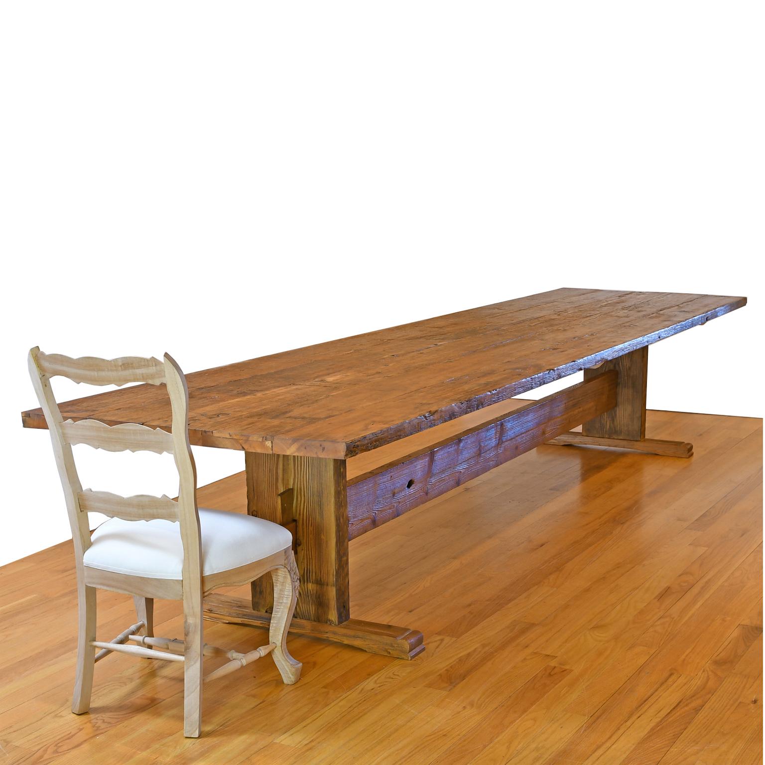 XXIe siècle et contemporain 14' Long Bonnin Ashley Custom Farmhouse Dining Table in Repurposed Antique Pine (table à manger en pin ancien recyclé)  en vente