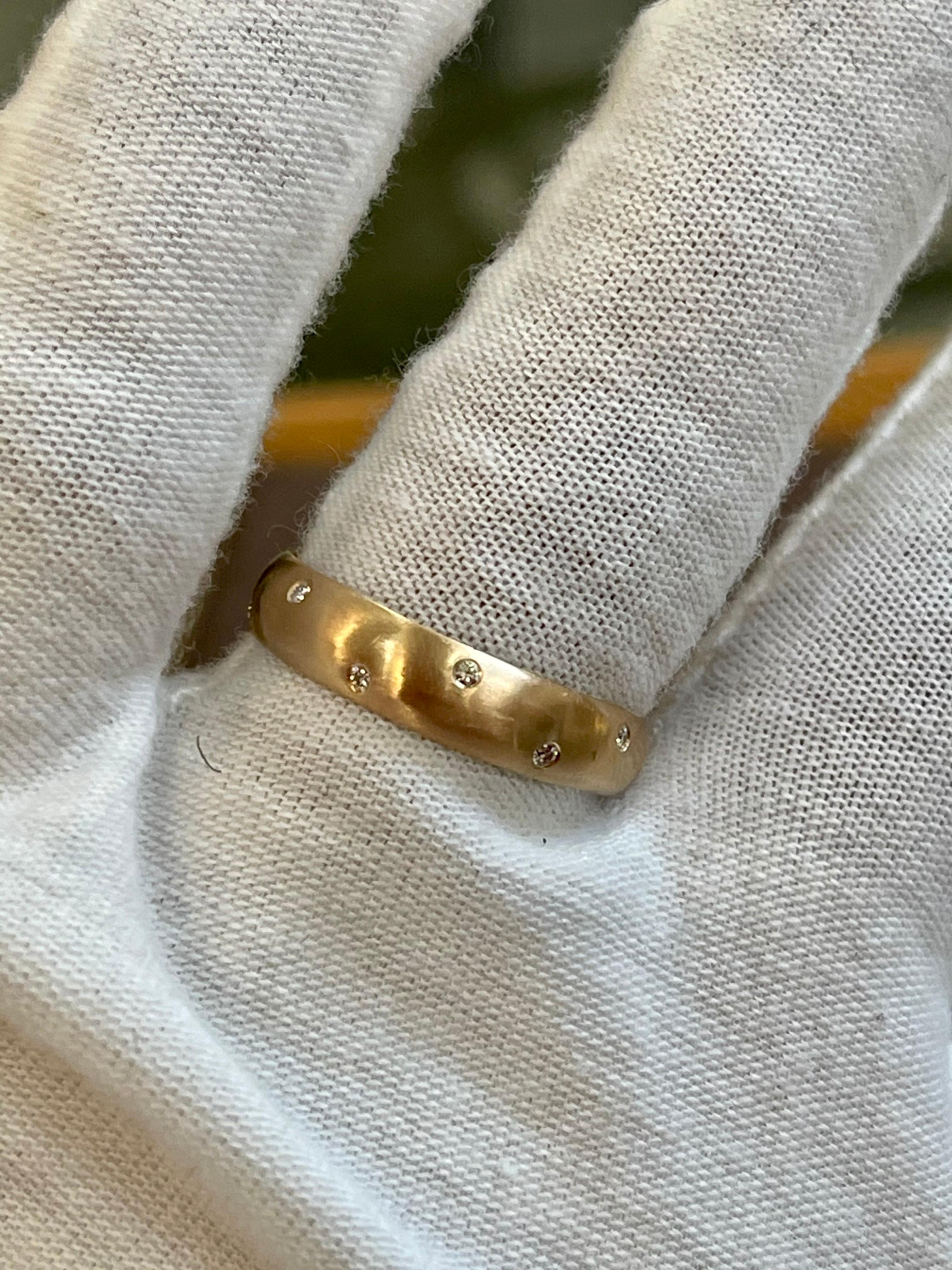14 Flush Set Bezel Diamond Eternity Wedding Band in 14 Karat Yellow Gold In Excellent Condition For Sale In New York, NY