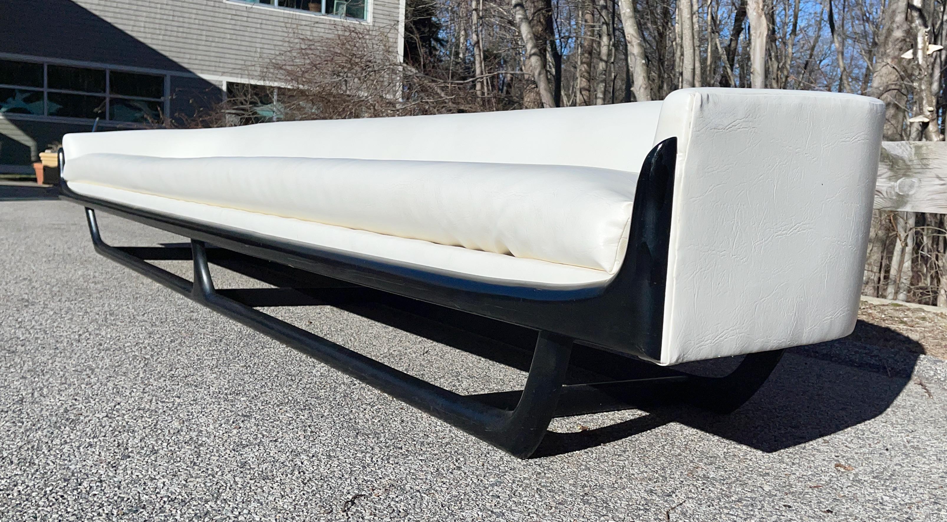 14 Fuß langes Adrian Pearsall 2834-S Sofa für Craft Associates (Naugahyde) im Angebot