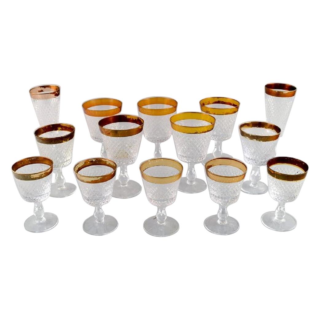 14 verres en cristal soufflé à la bouche avec bord doré, France, années 1930