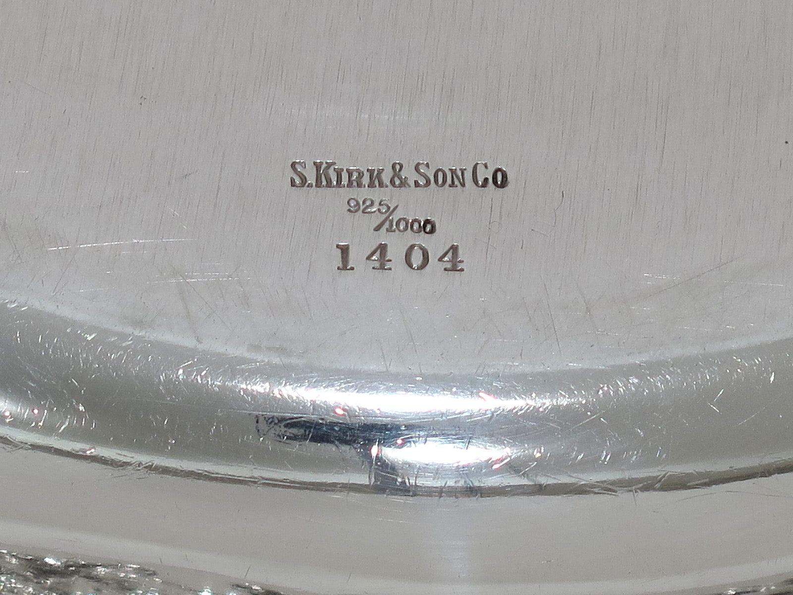 Antike, geblümte S. Kirk & Son-Repousse-Platte aus Sterlingsilber (Repoussé) im Angebot