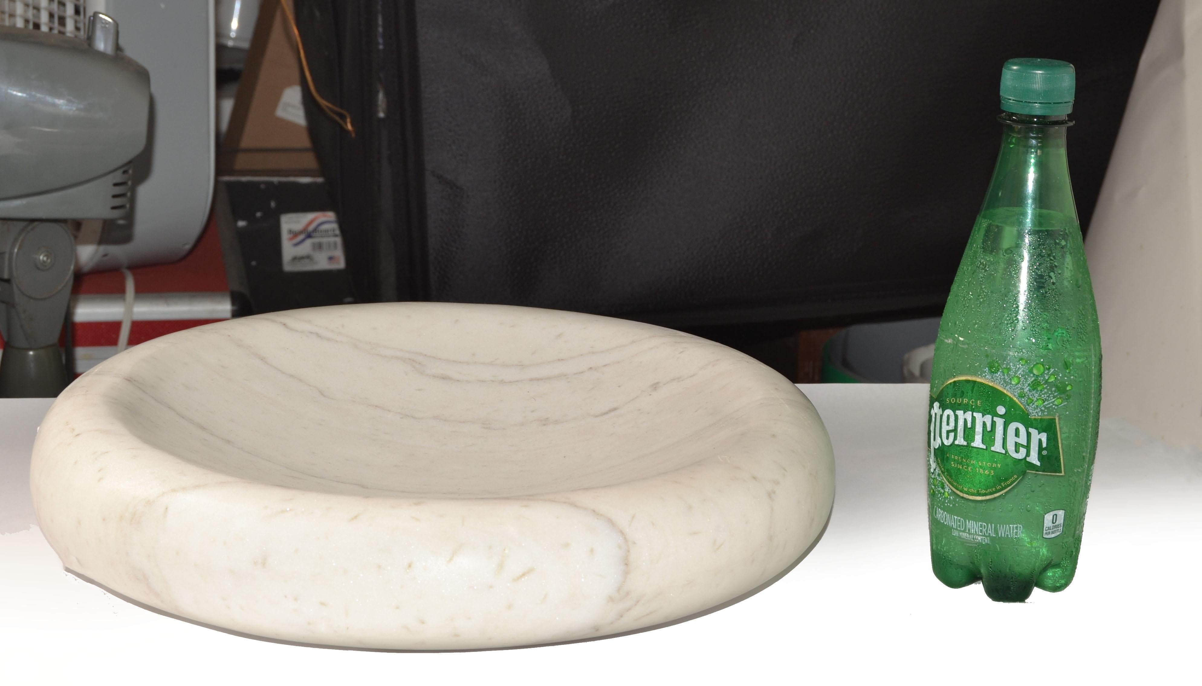 14 pollici Mid-Century Modern Round White Carrara Marble Bowl Centerpiece Italia in vendita 1