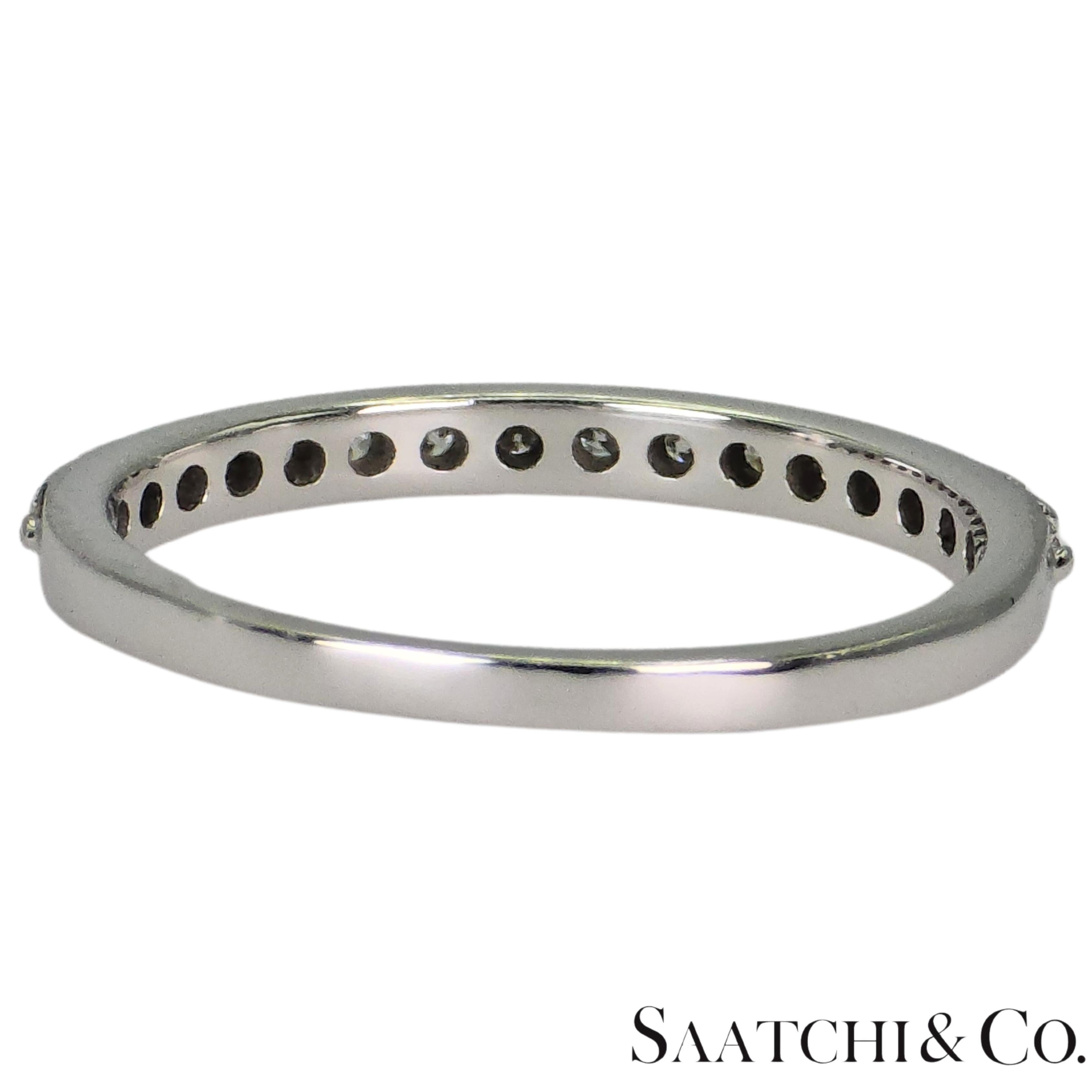 Jonc en or blanc 14 k 585 diamants naturels blancs Neuf - En vente à New York, NY
