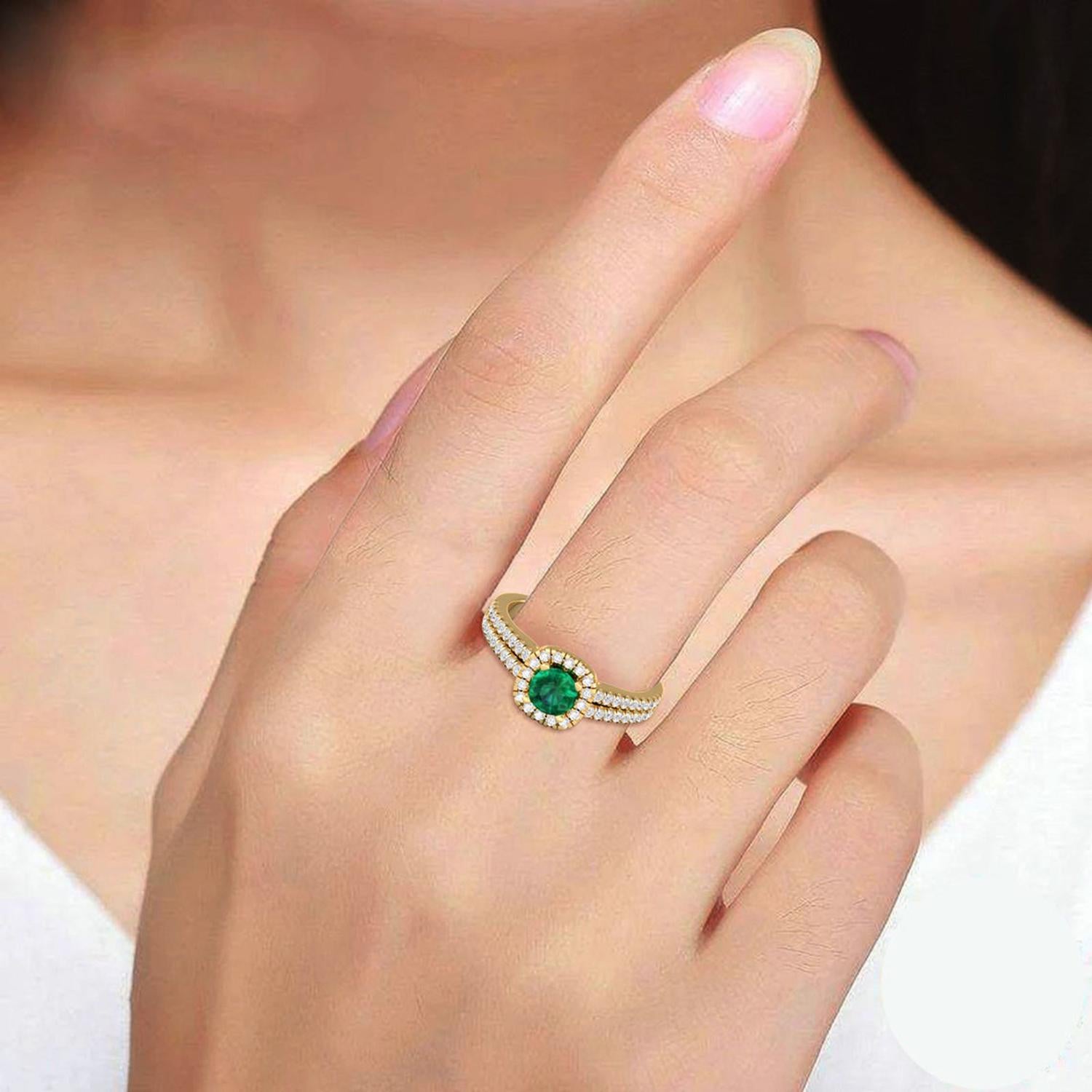 Bague solitaire en or 14 carats avec émeraude verte et diamants pour elle Neuf - En vente à Jaipur, RJ