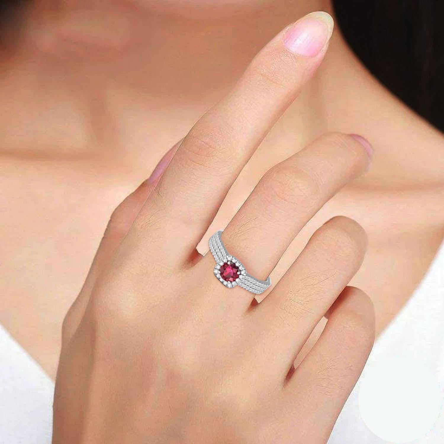 Taille ronde Bague solitaire en or 14 carats avec rubis rose et diamants pour elle en vente