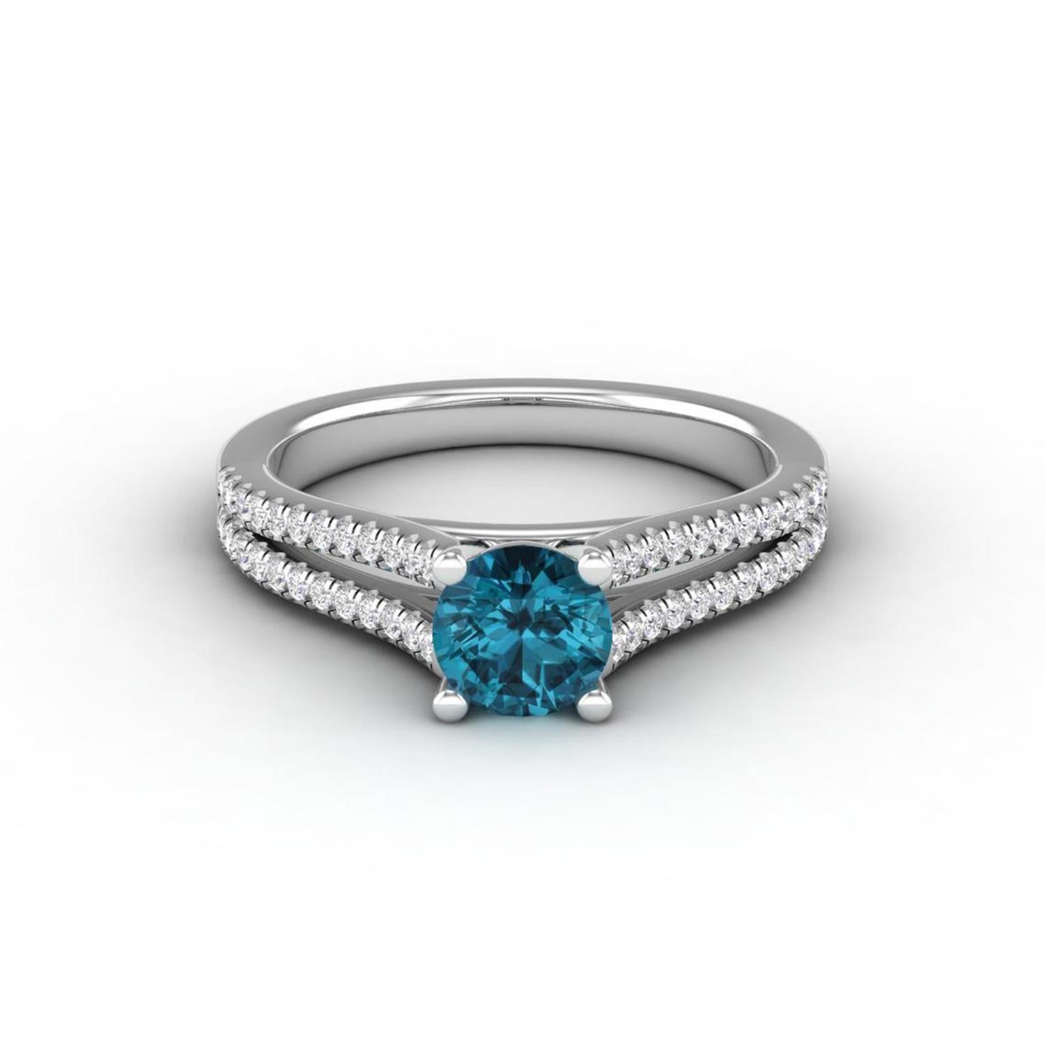 Bague solitaire en or 14 carats avec topaze bleue et diamants pour elle Pour femmes en vente