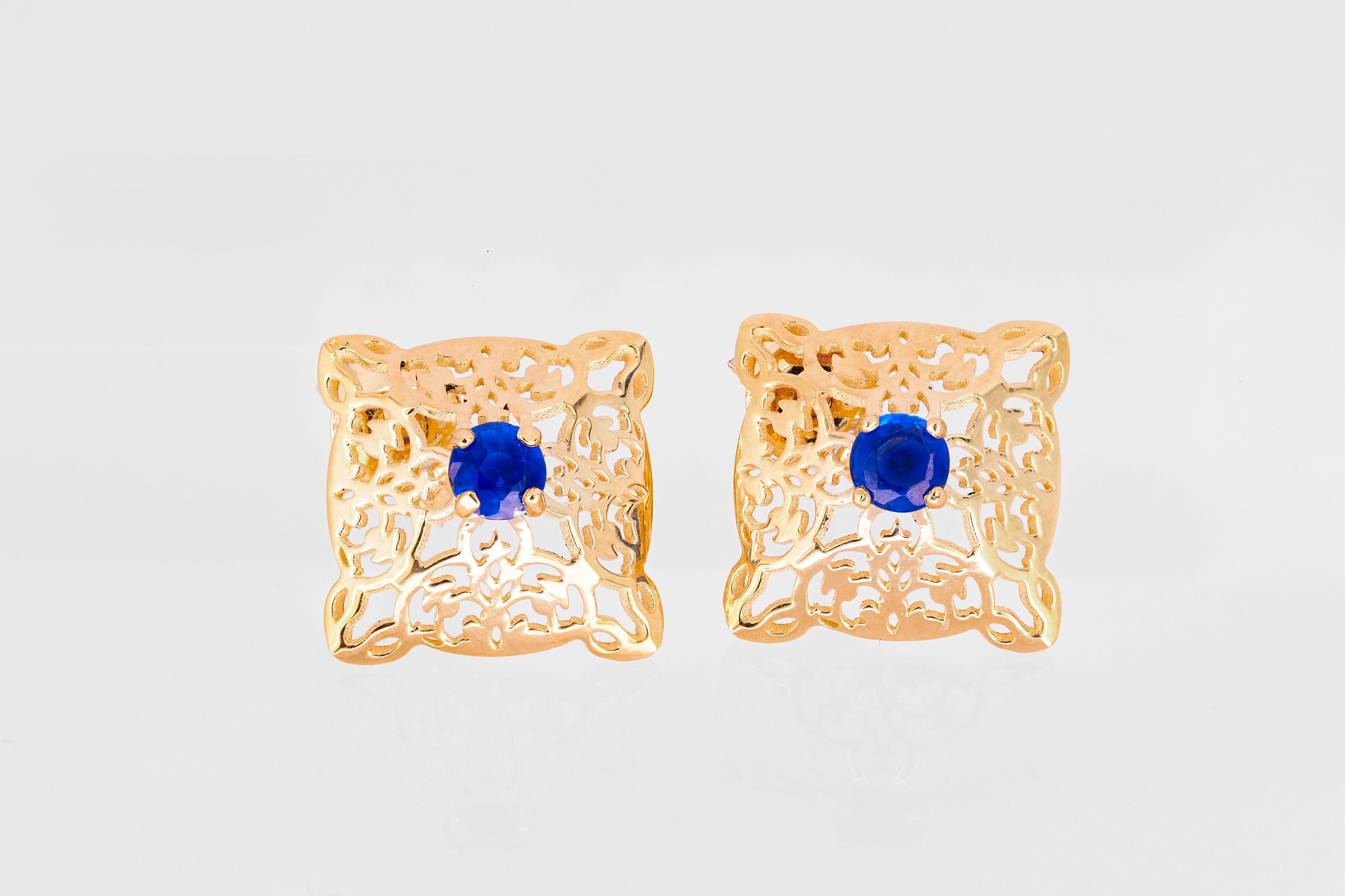 Modern 14 K Gold Earrings Studs with Oriental Pattern Set with Central Sapphires For Sale