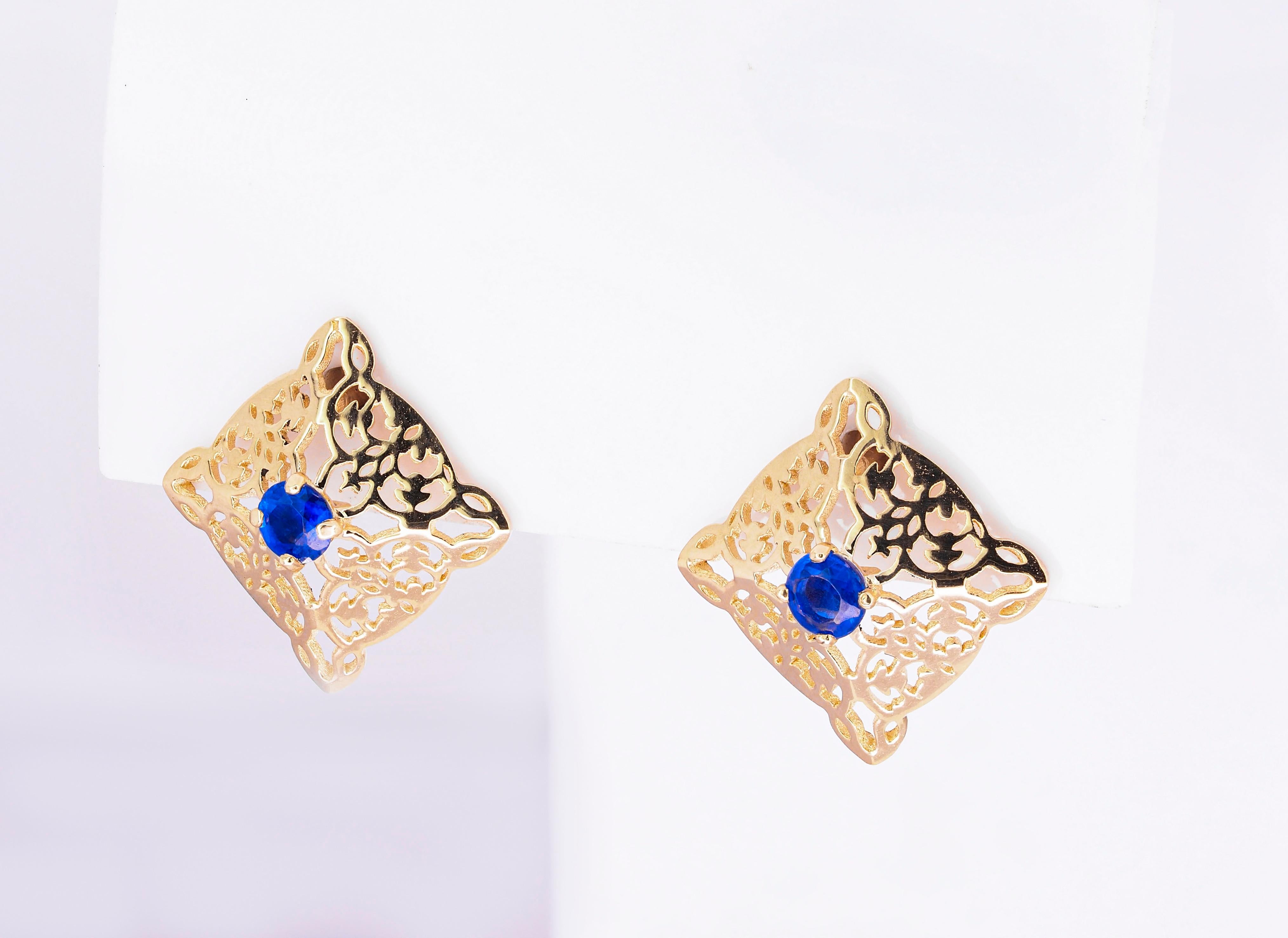Women's 14 K Gold Earrings Studs with Oriental Pattern Set with Central Sapphires For Sale
