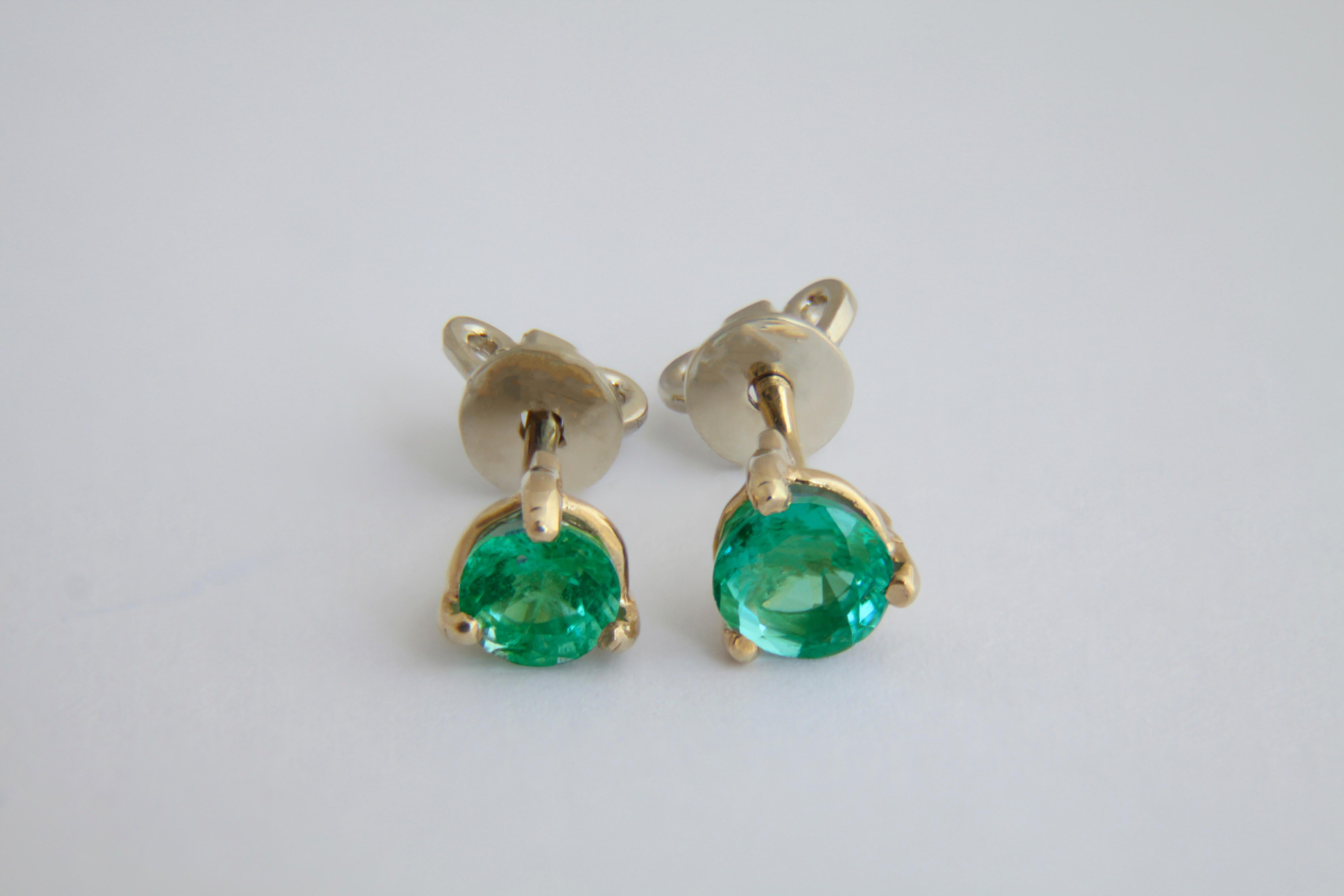 Natural emerald stud earrings. 14k solid gold earrings with emeralds. May birthstone earrings. Green gemstone studs. Round emerald earrings. 

Metal type: 14kt solid gold
Weight: 2 gr
Central stones: Natural emeralds
Cut: Round
size: 4-4.4mm
Total
