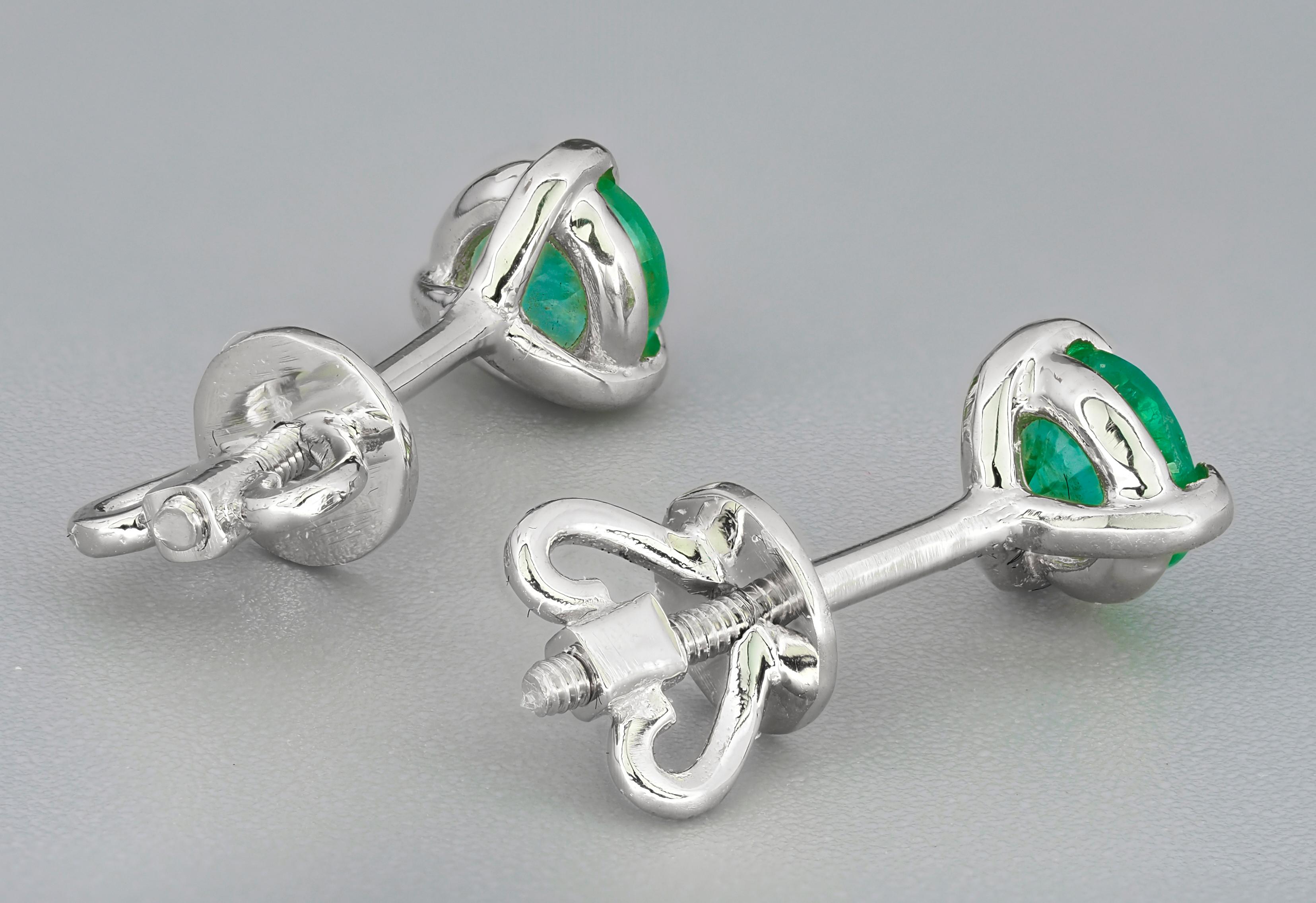 Round Cut 14 K Gold Earrings with Genuine Emeralds, Emerald Stud Earrrings For Sale