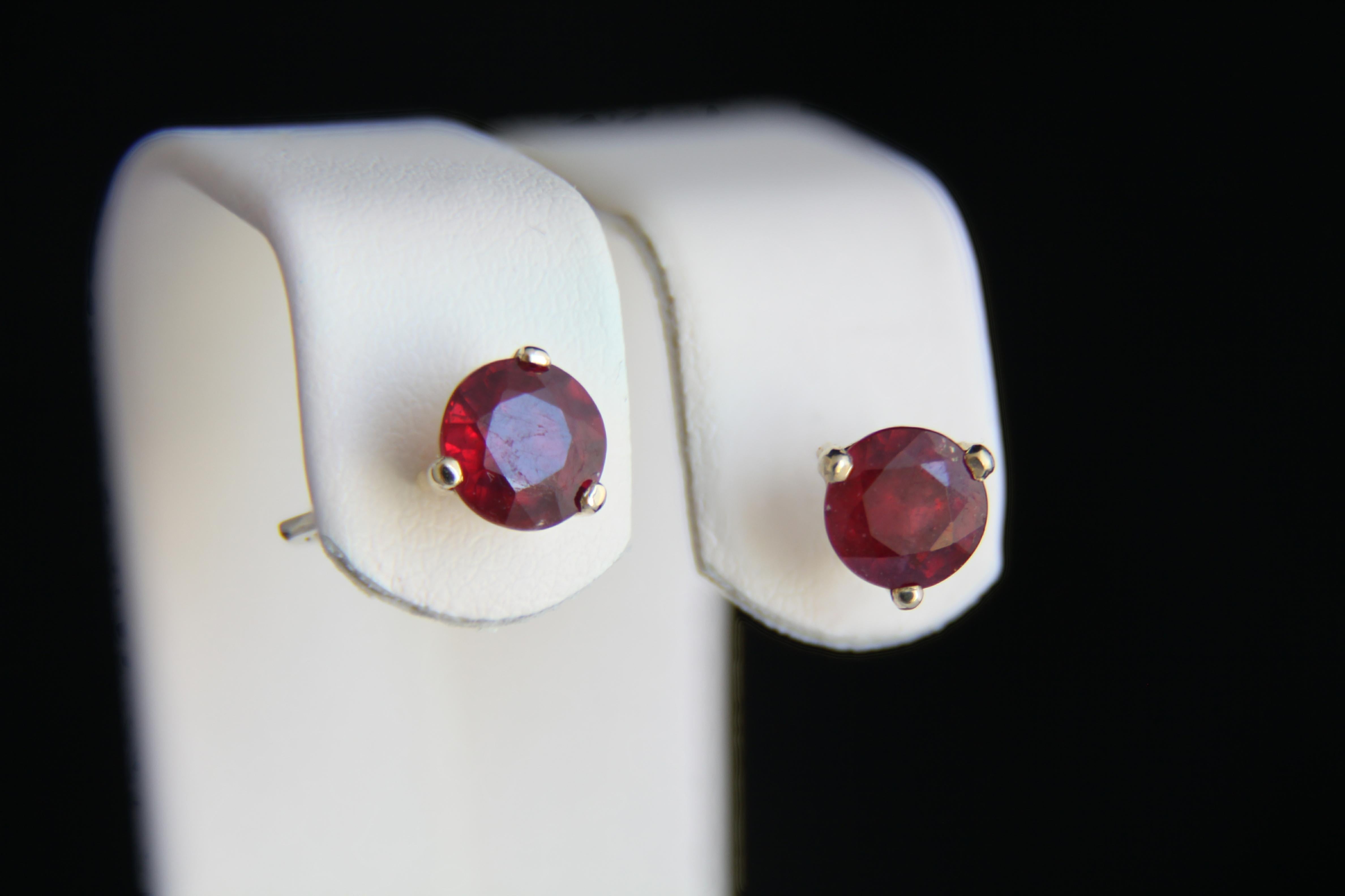 Round Cut 14 K Gold Earrings with Genuine Rubies, Ruby Stud Earrrings For Sale