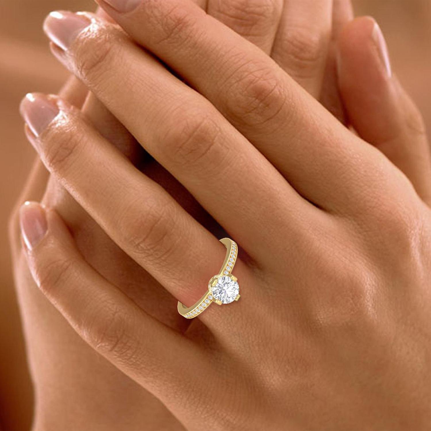 Bague solitaire / bague de fiançailles en or 14 carats avec moissanite pour elle Pour femmes en vente