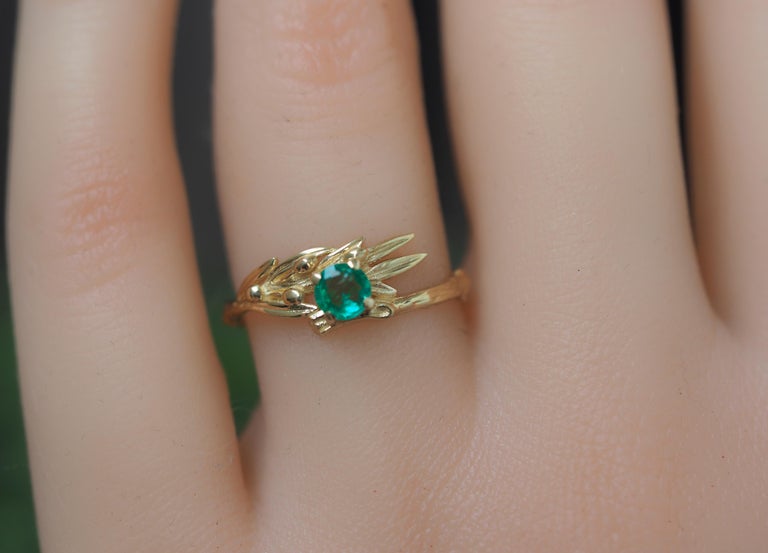 14 K Gold Olive Ring with Round Emerald For Sale 5