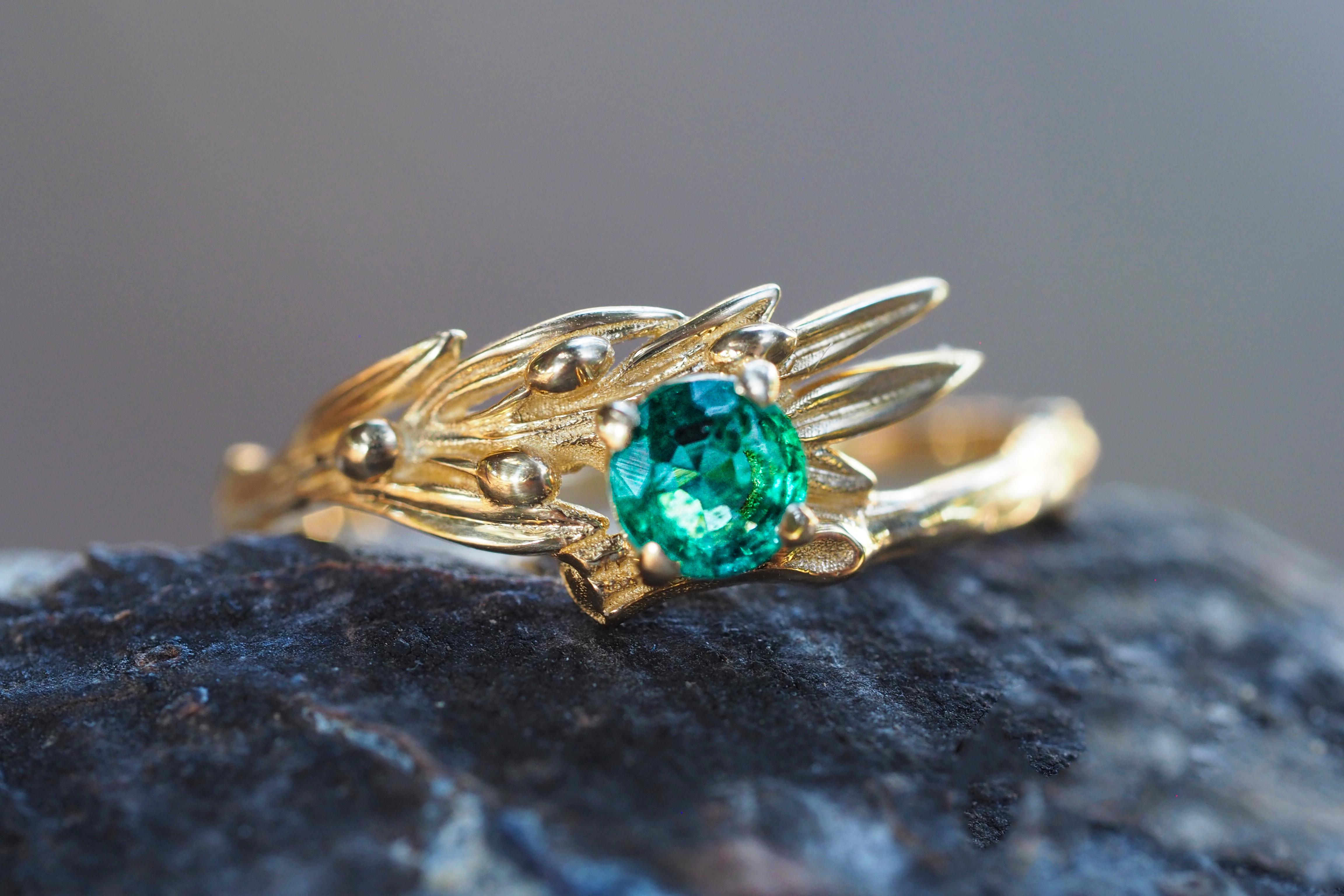 For Sale:  14 K Gold Olive Ring with Round Emerald 14