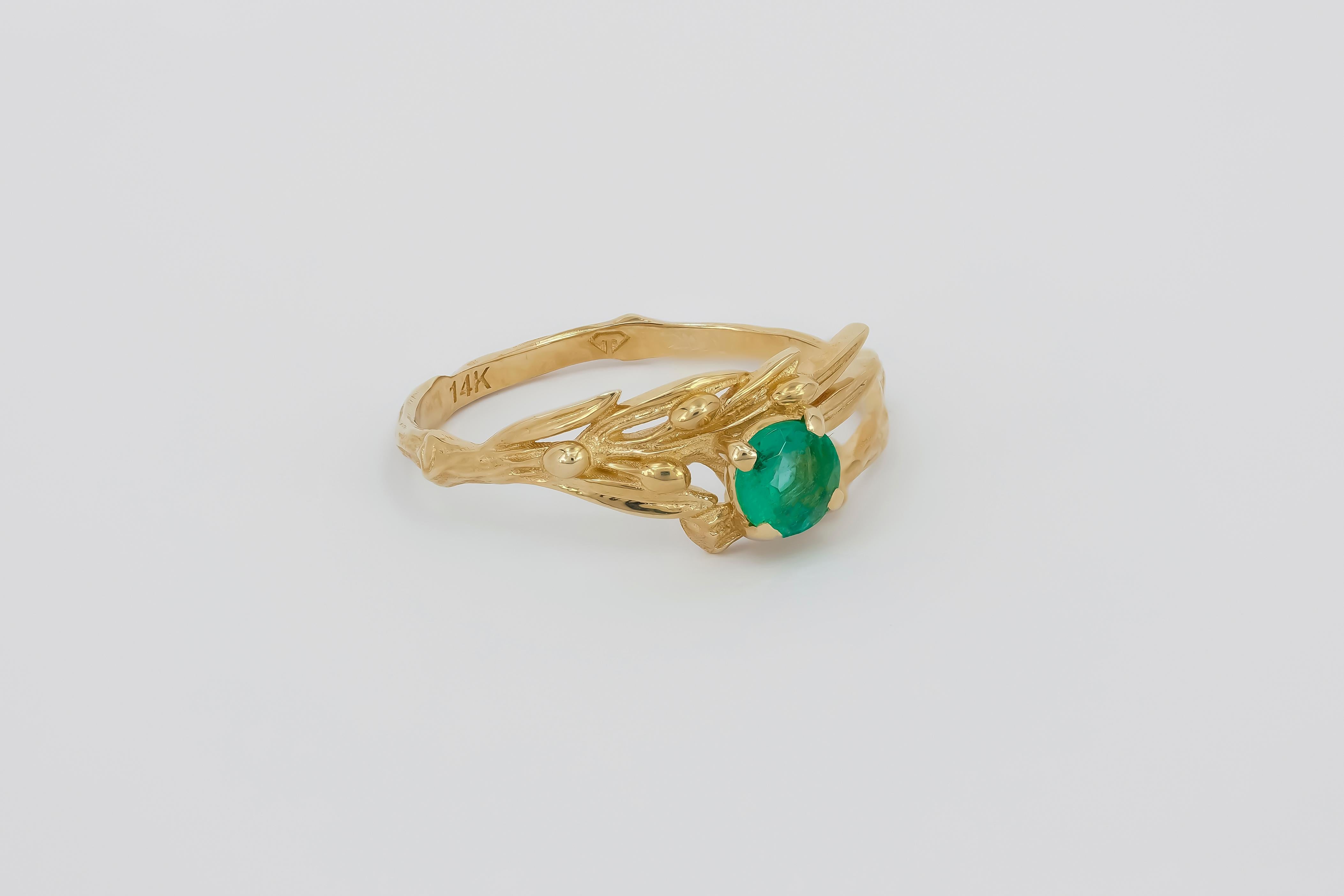 Modern 14 K Gold Olive Ring with Round Emerald