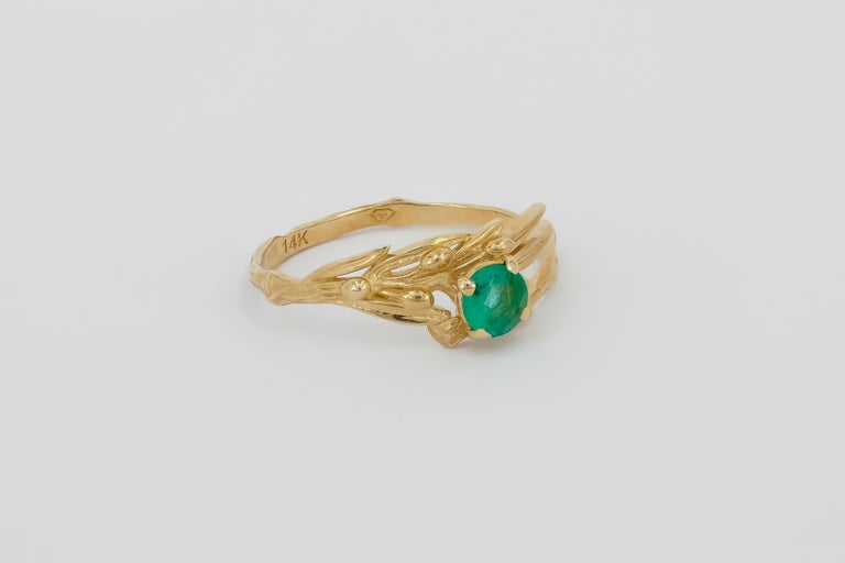 Modern 14 K Gold Olive Ring with Round Emerald For Sale
