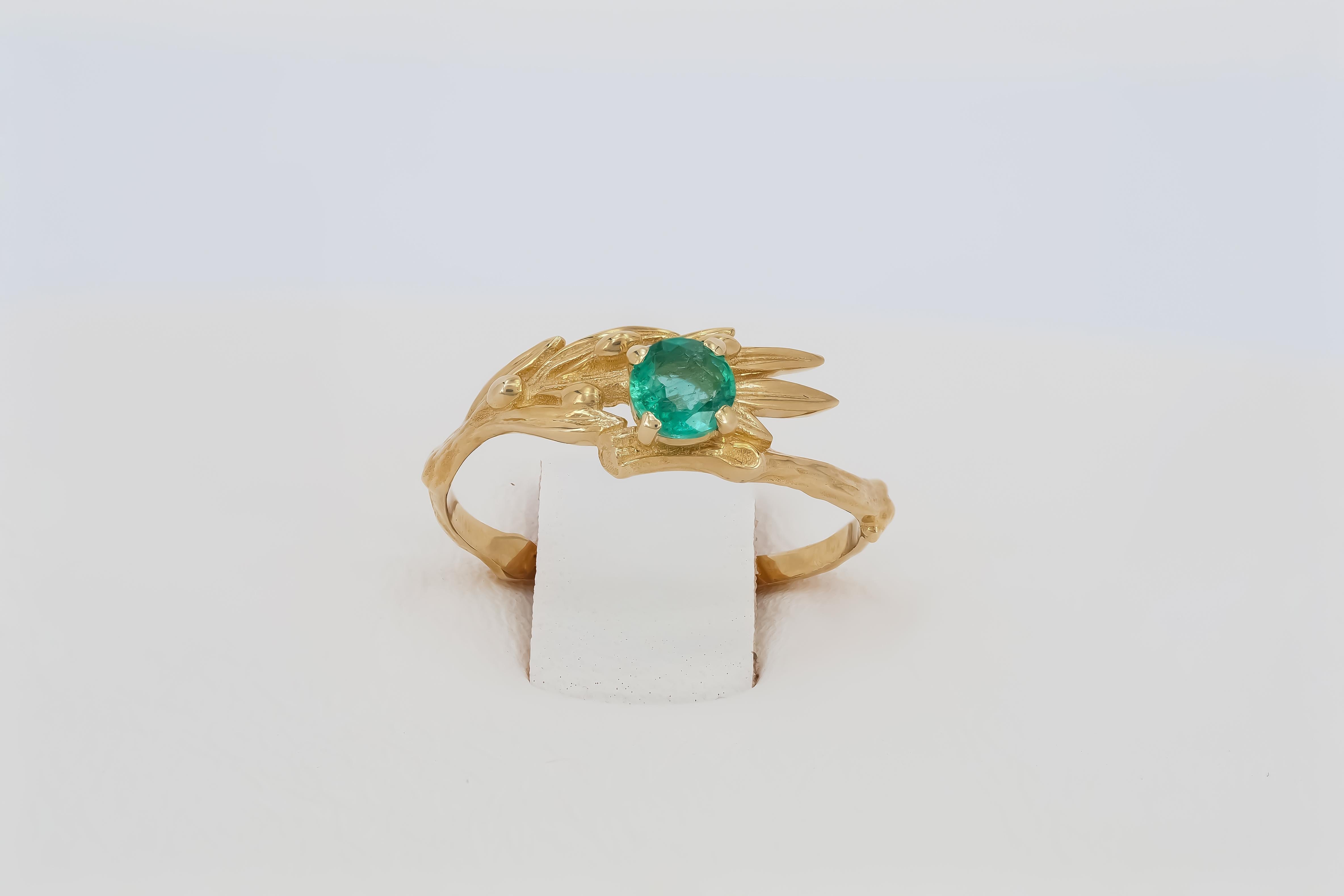 14 K Gold Olive Ring with Round Emerald In New Condition In Istanbul, TR