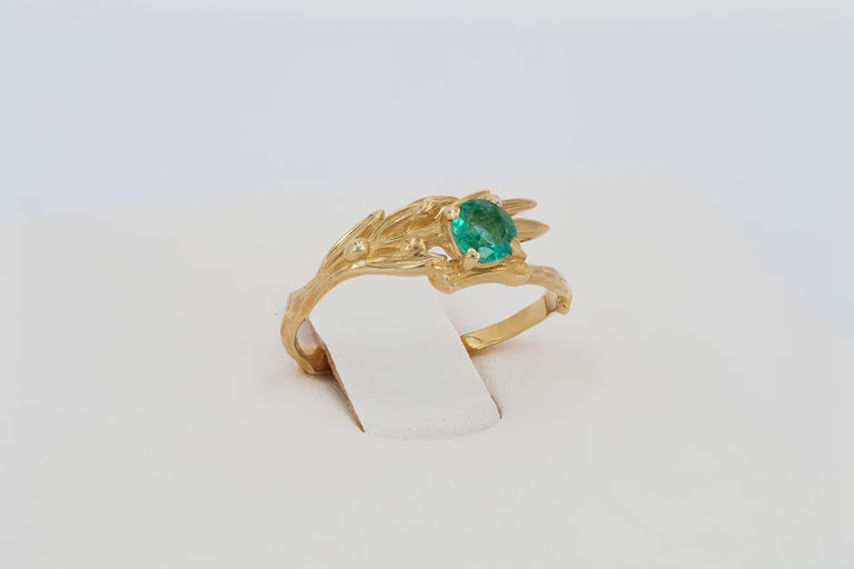 Women's 14 K Gold Olive Ring with Round Emerald For Sale