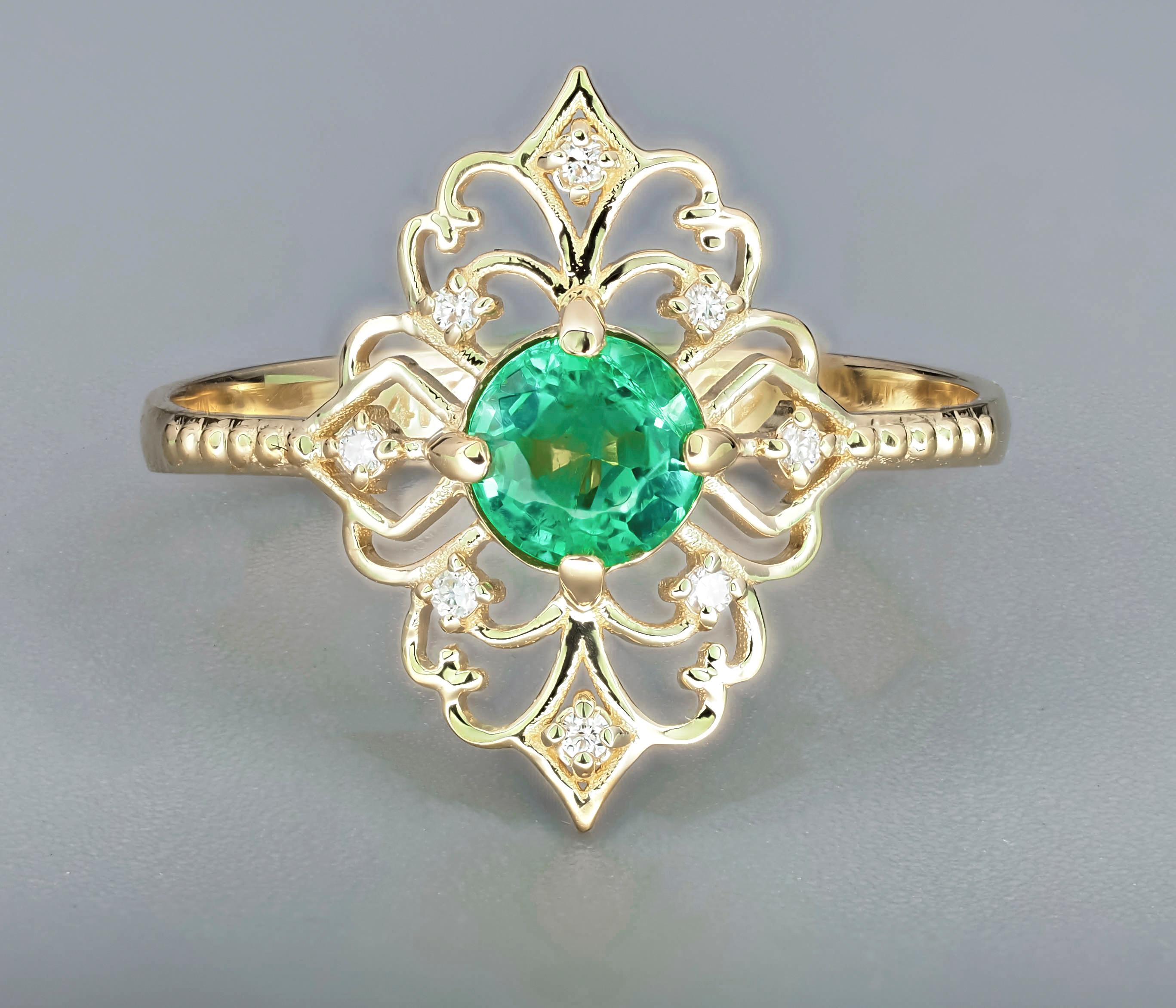 14 K Gold Ring with Emerald and Diamonds 11