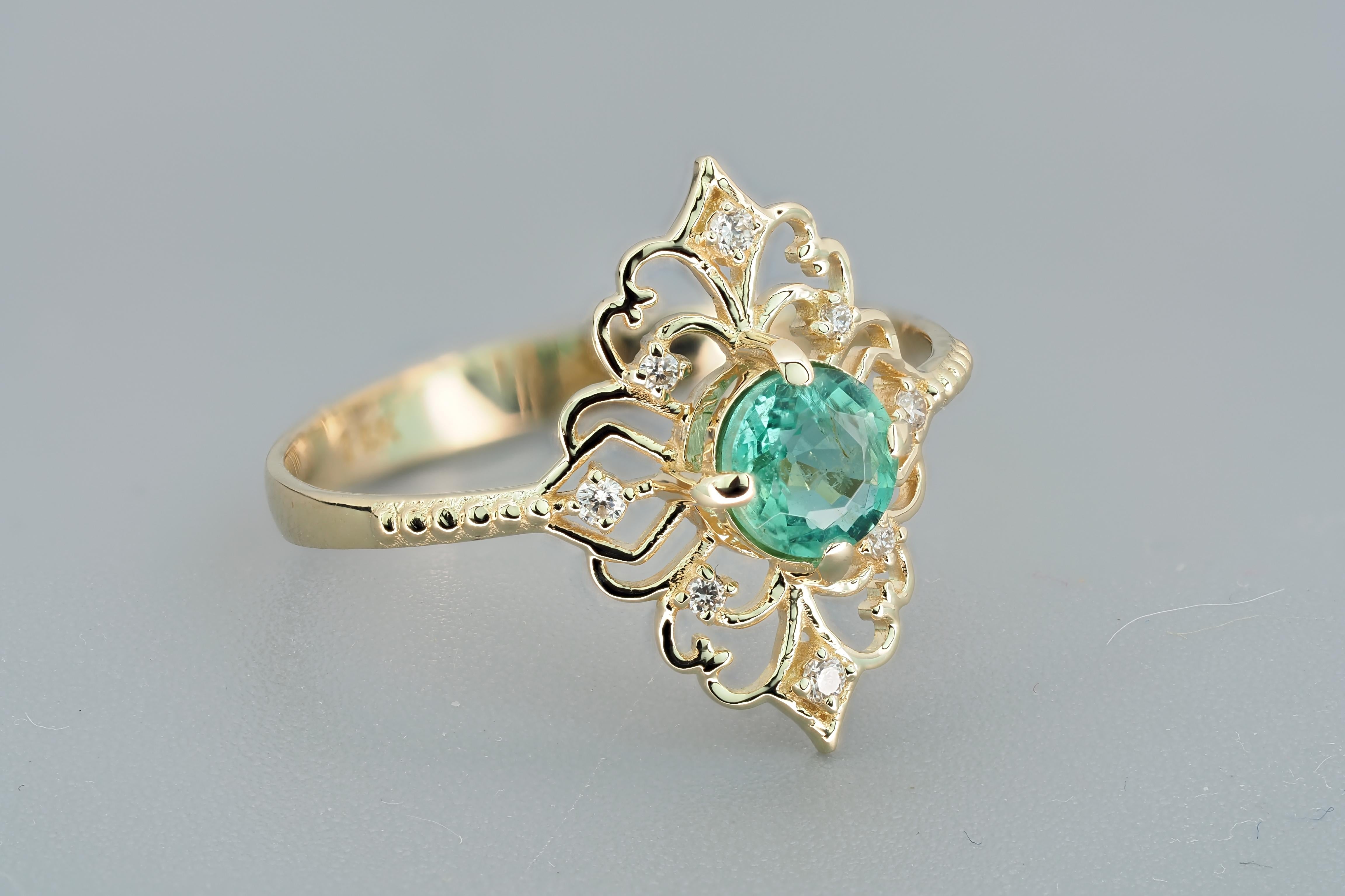 Modern 14 K Gold Ring with Emerald and Diamonds