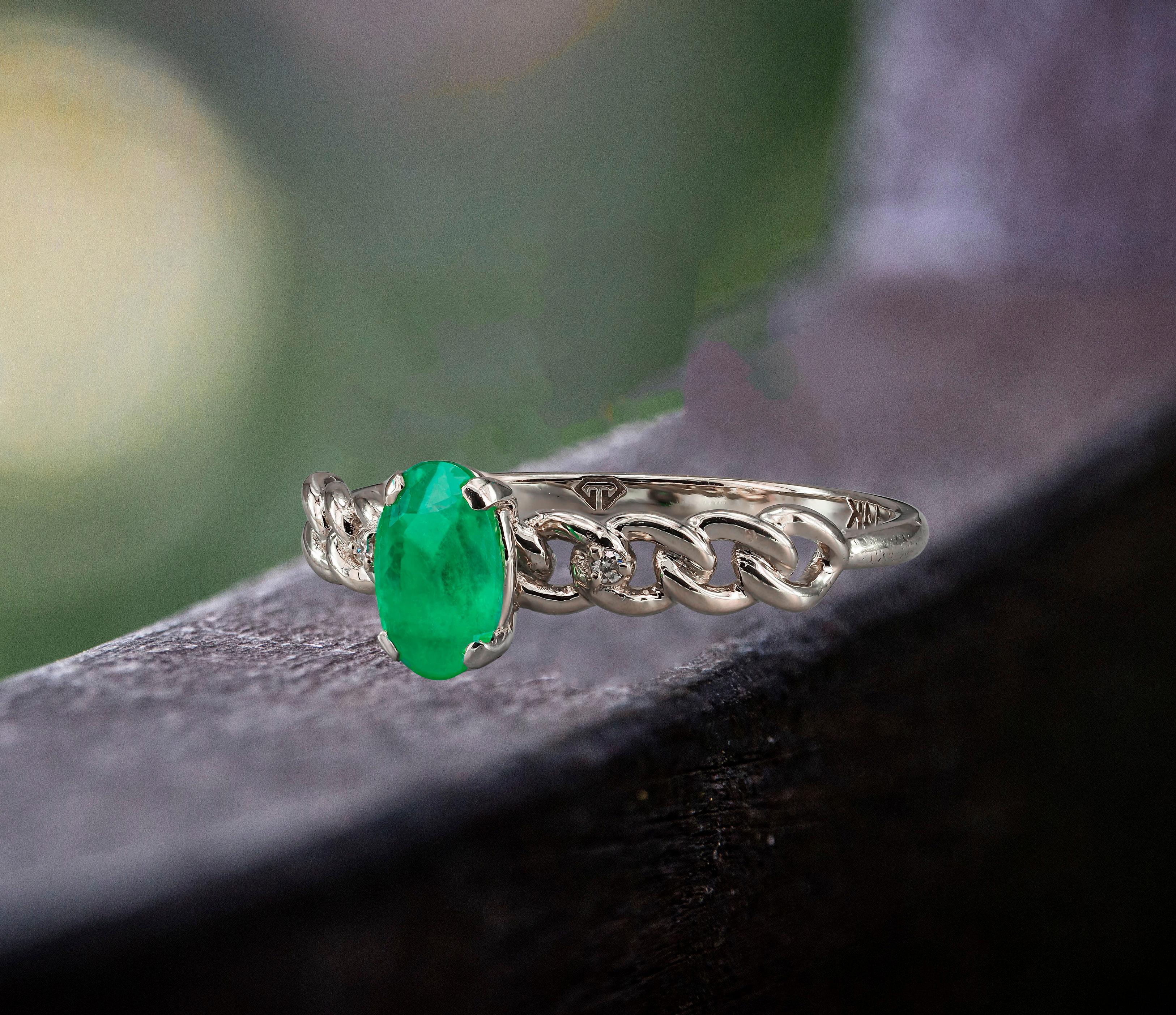 For Sale:  Emerald and diamonds 14k gold ring. Oval emerald gold ring. 9