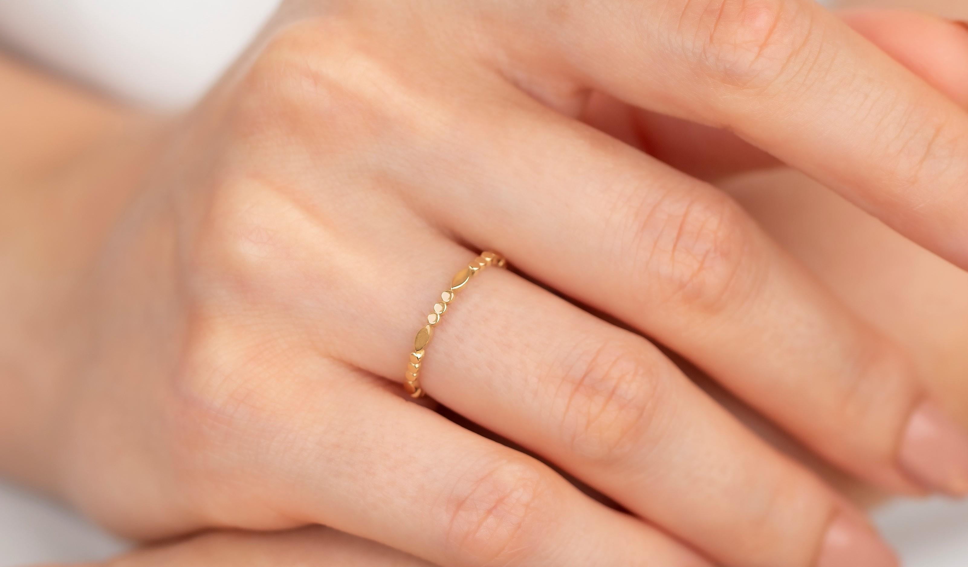 For Sale:  14 K Solid Gold Round Dot Ring Chain Link Ring, Modern Minimal Band Ring 2