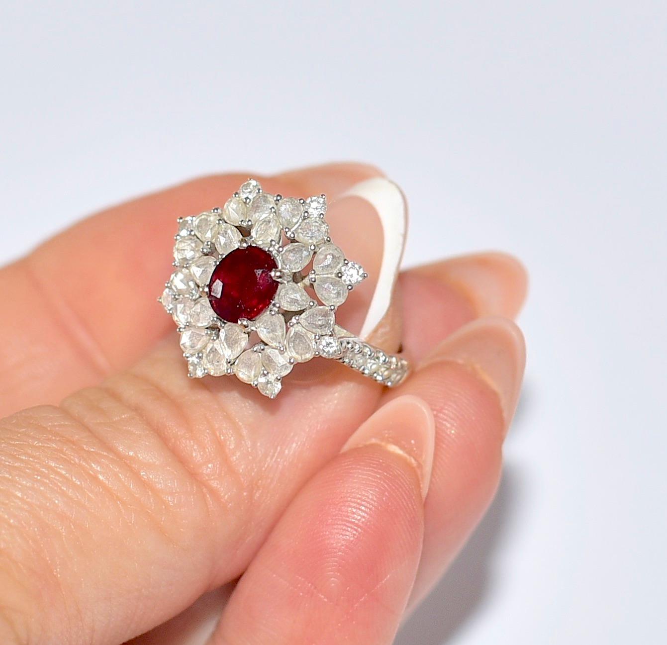 Moderno Anello in oro bianco massiccio 14K con diamante e rubino in vendita