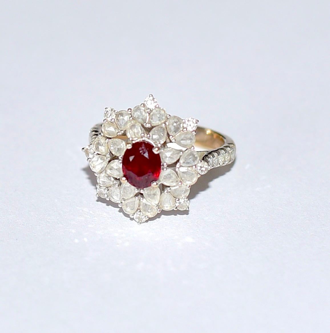 Anello in oro bianco massiccio 14K con diamante e rubino In condizioni buone in vendita a Astoria, NY