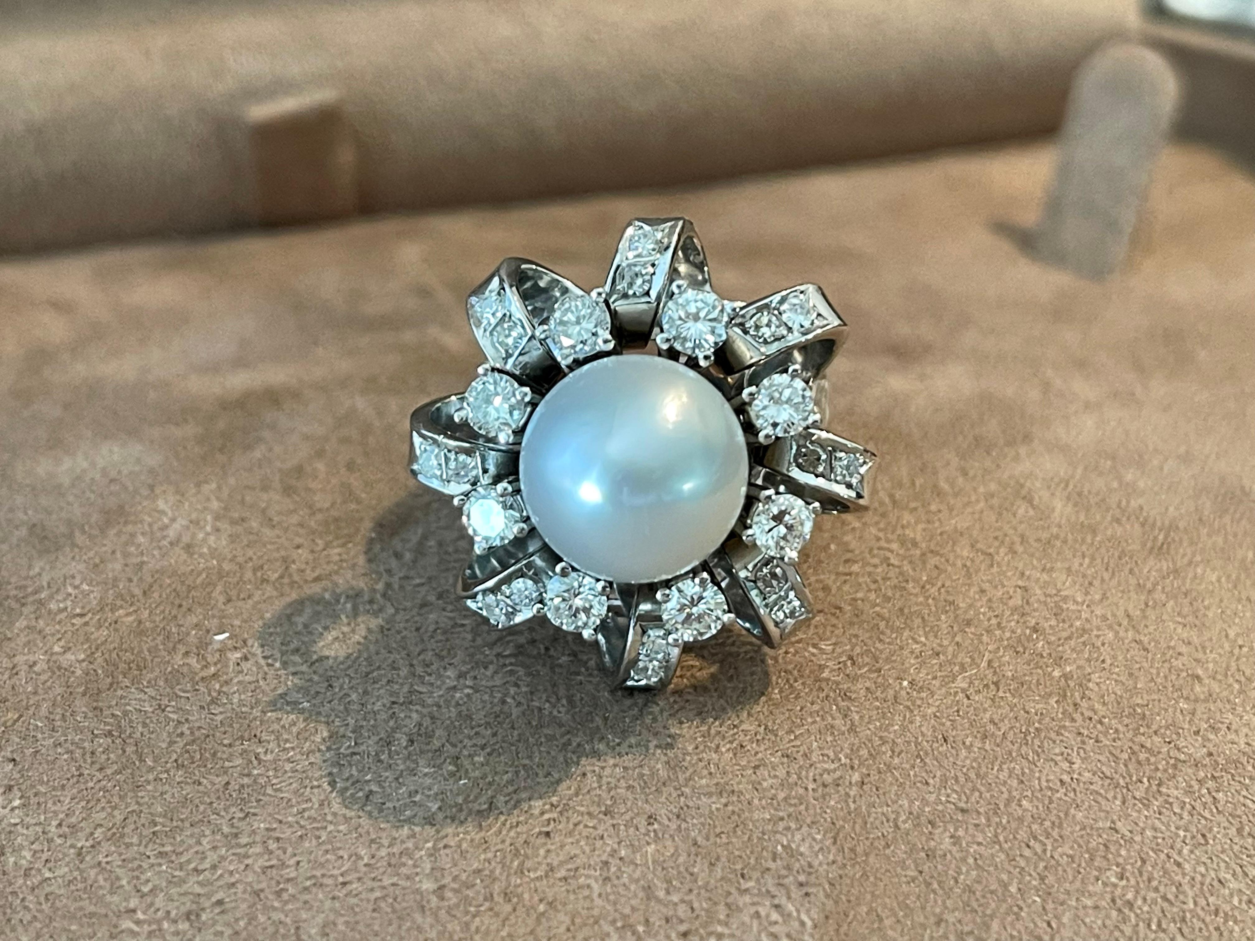 Impressive 14 K white Gold Ring  featuring a lovely white South Sea Pearl measuring approximately 11.5 mm and 24 brilliant cut Diamonds weighing approximately 1.20 ct, G color, si-P1 clarity.
The RIng is currently size 53/13( american Ring size 6.5)