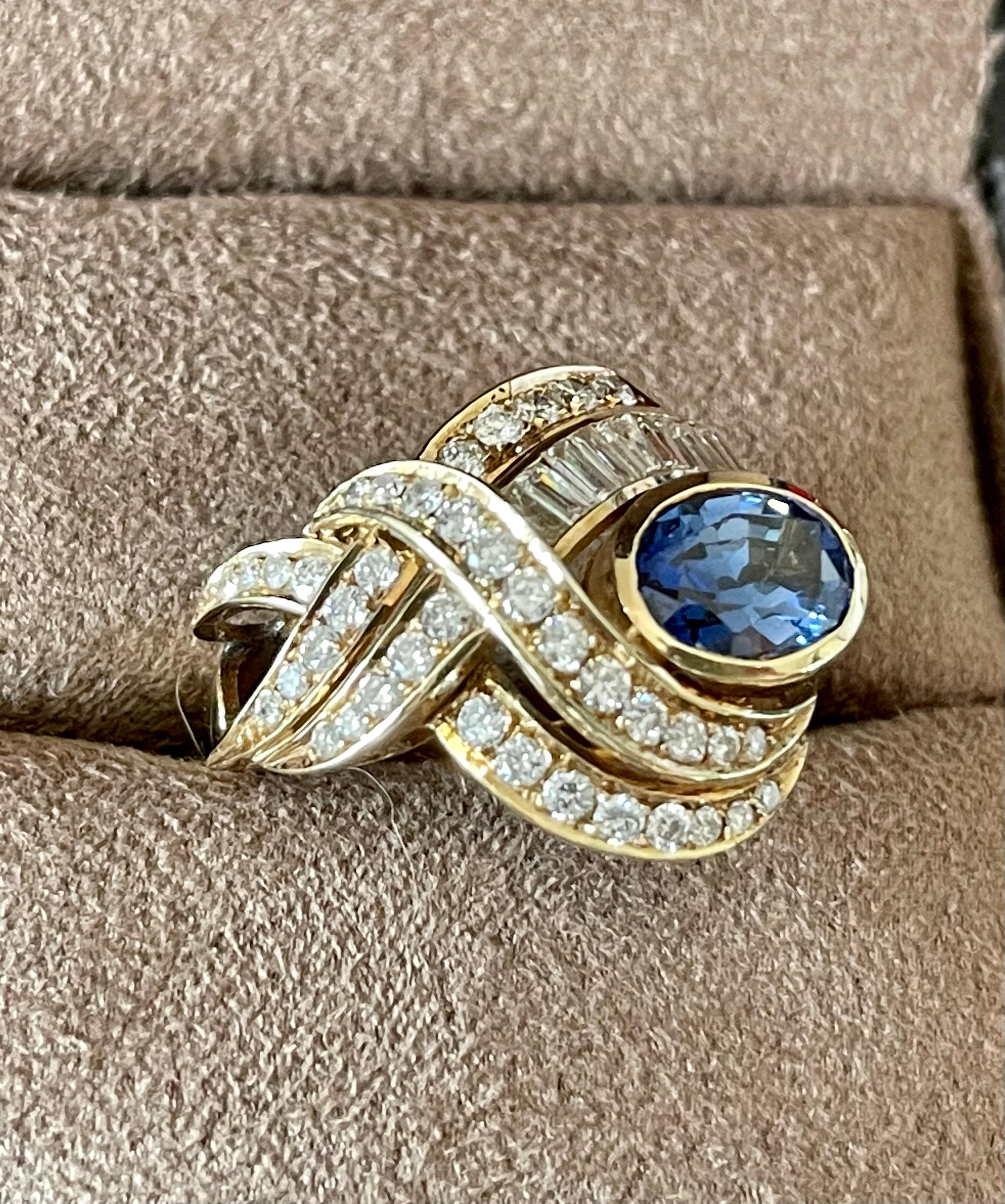 Contemporary 14 K Yellow Gold 1980s Cocktail Ring Sapphire Diamonds For Sale