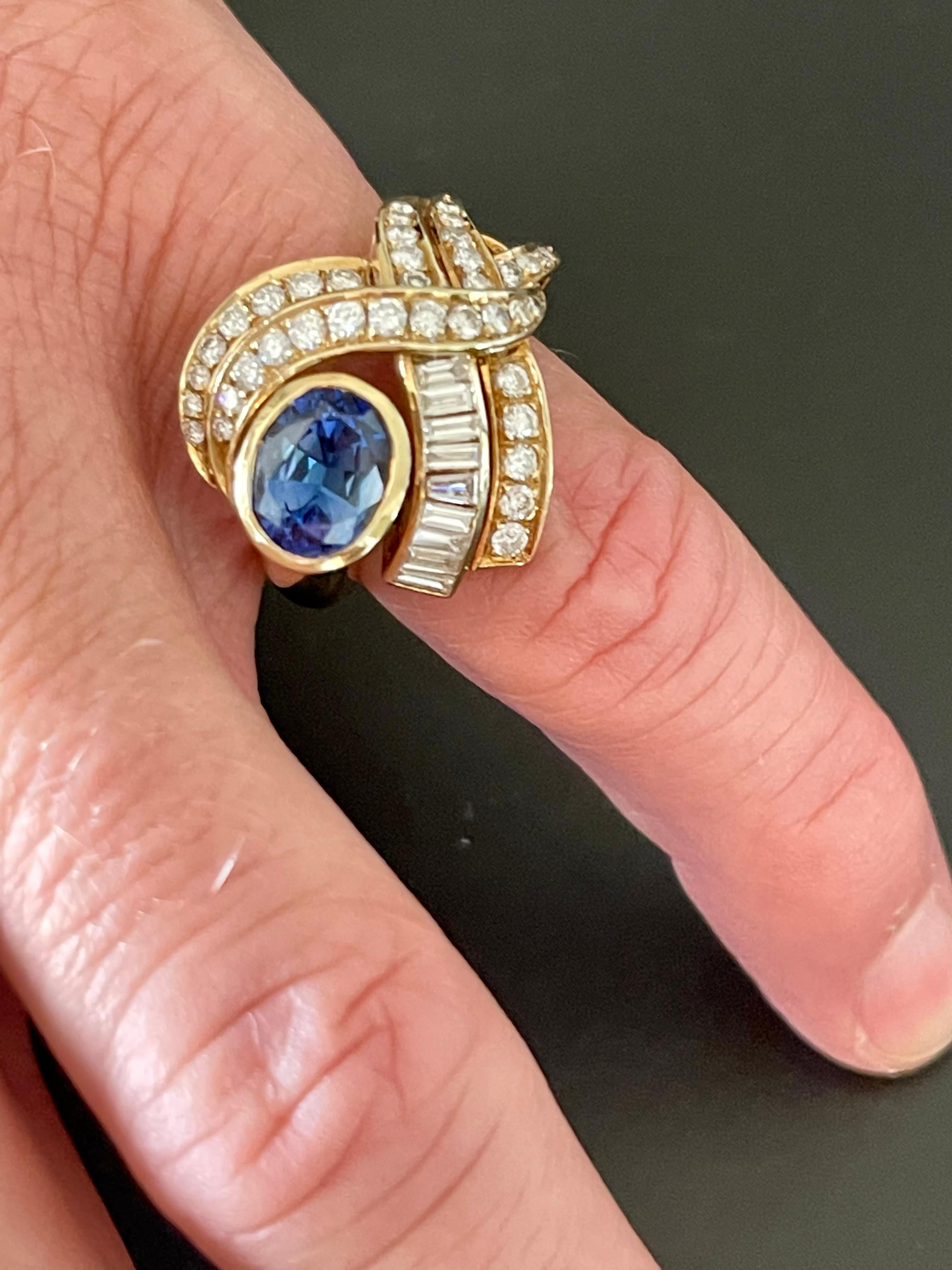 14 K Yellow Gold 1980s Cocktail Ring Sapphire Diamonds In Good Condition For Sale In Zurich, Zollstrasse