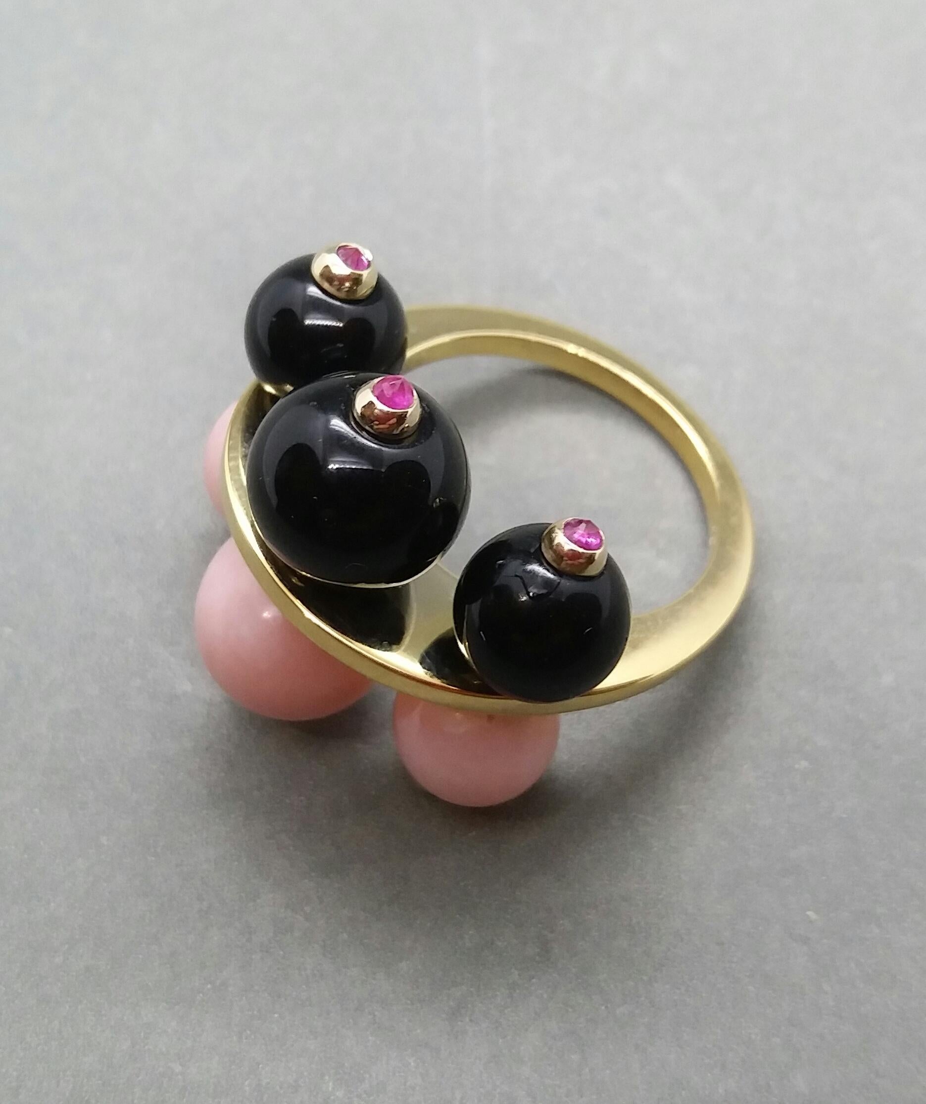 Perle Bague en or 14 carats, onyx noir, opale rose, perles rondes, rubis et diamants noirs en vente