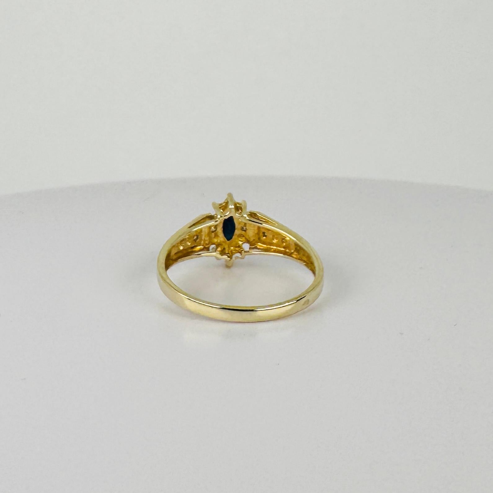 Ring aus 14 Karat Gelbgold mit blauem Saphir im Ovalschliff und Stimulationen 4