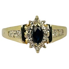 Ring aus 14 Karat Gelbgold mit blauem Saphir im Ovalschliff und Stimulationen