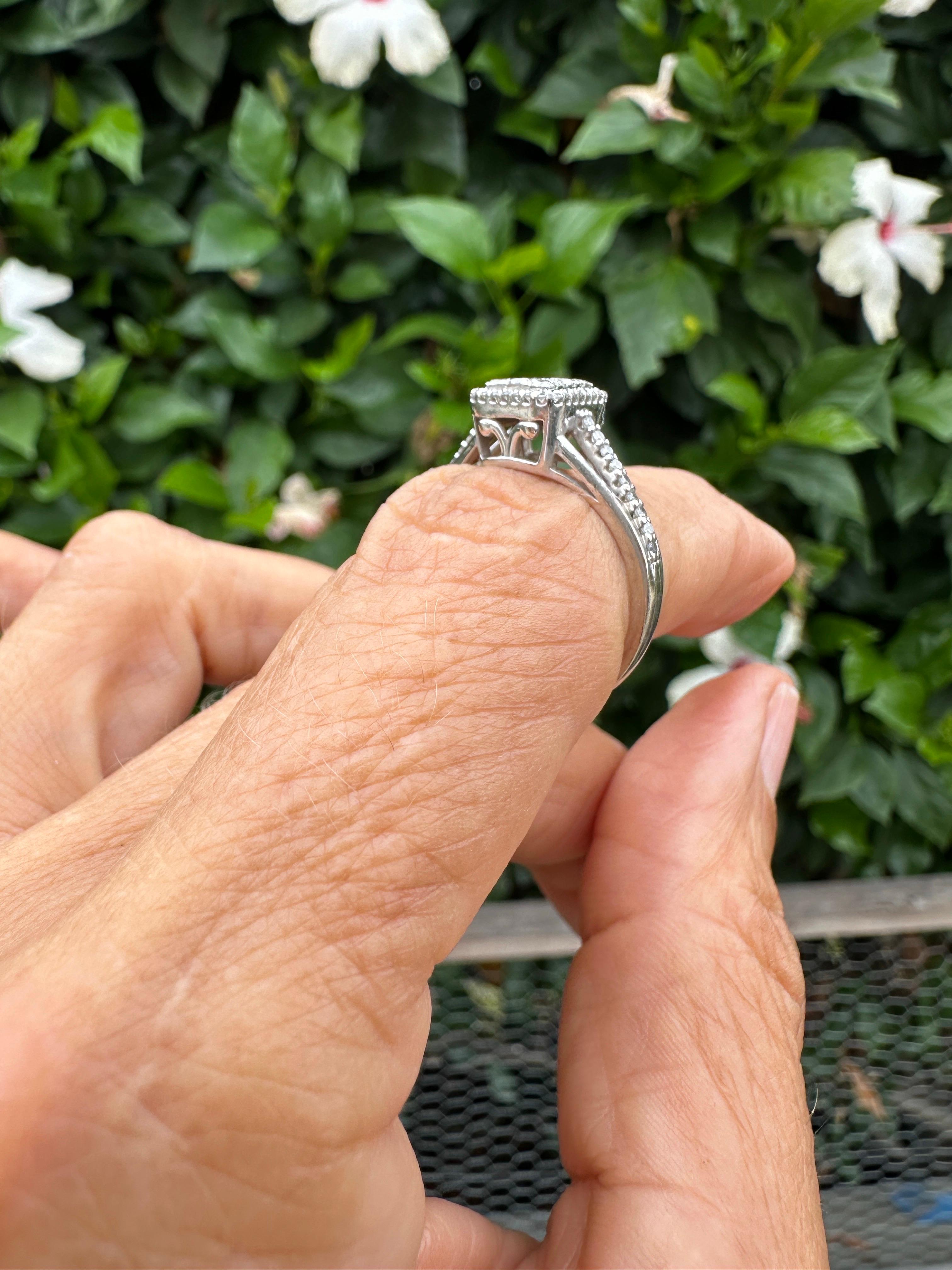 14 karat 1.00 carat diamond halo ring white gold im Angebot 9