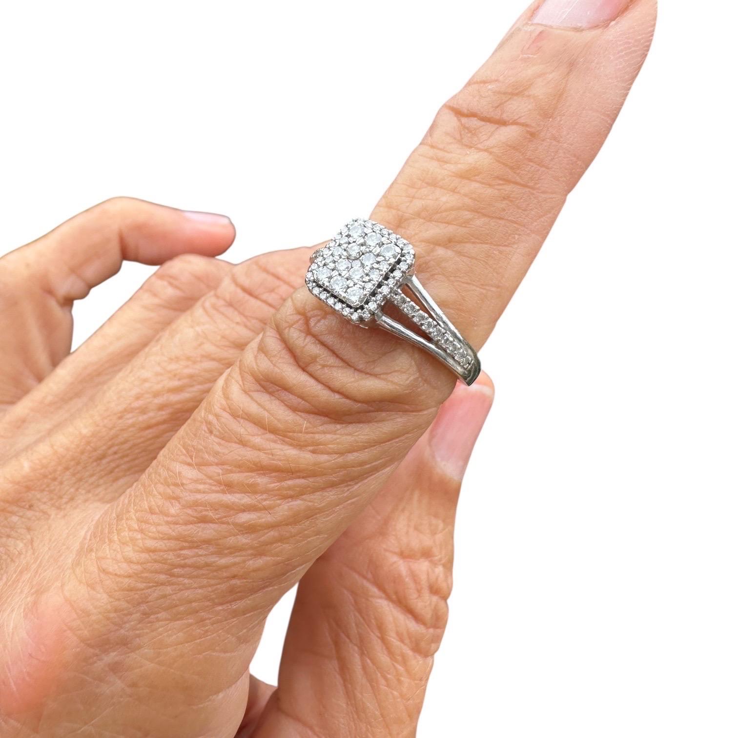 14 karat 1.00 carat diamond halo ring white gold (Zeitgenössisch) im Angebot