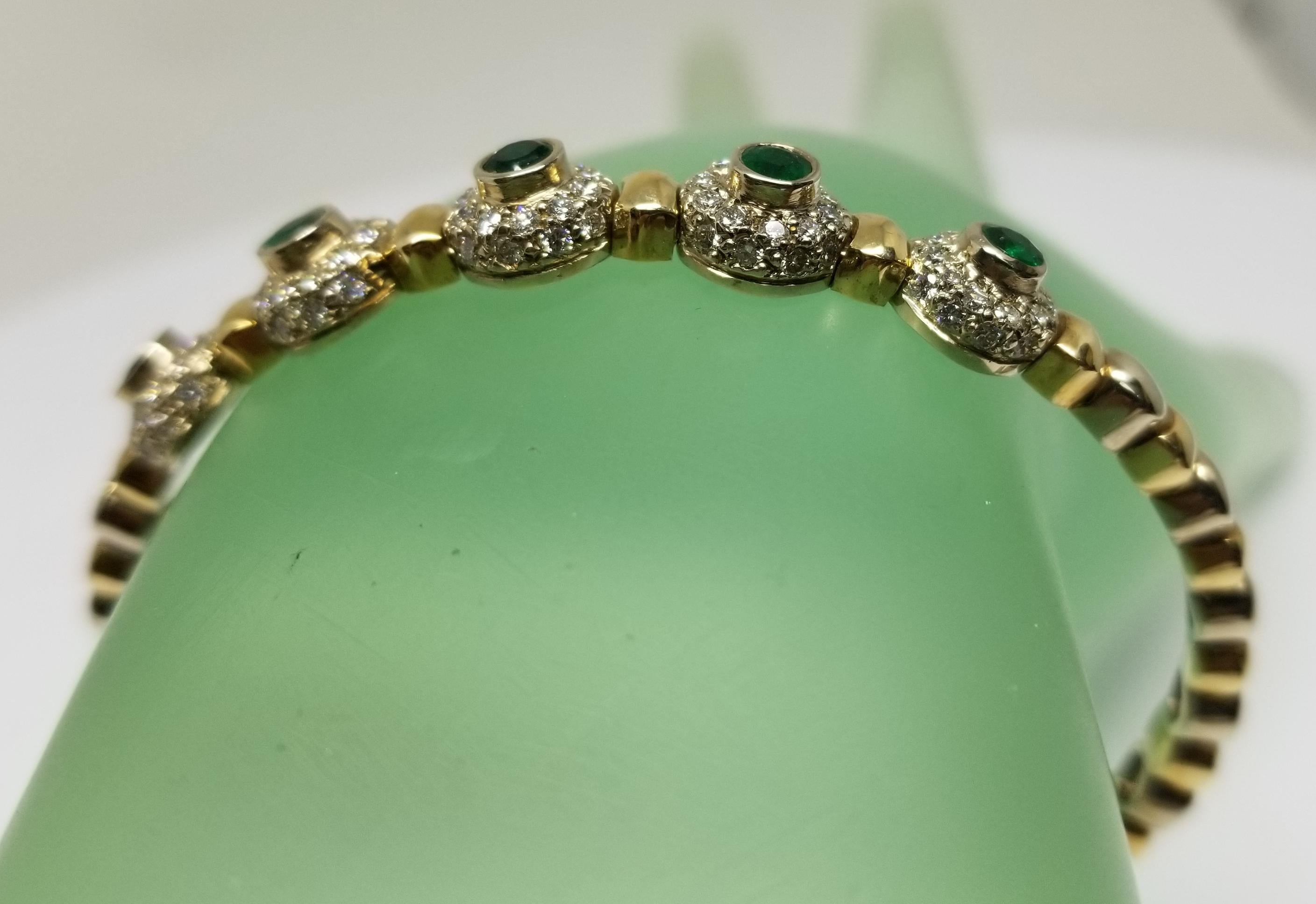 14 Karat 2-Tone Gold Diamond and Emerald Flexible Bracelet For Sale 4