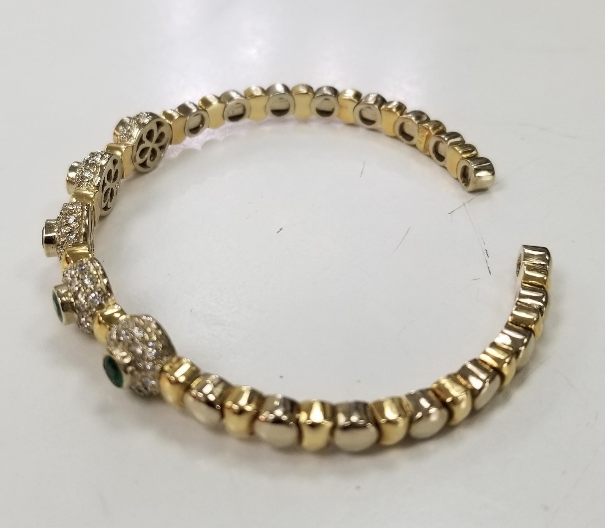 Round Cut 14 Karat 2-Tone Gold Diamond and Emerald Flexible Bracelet For Sale