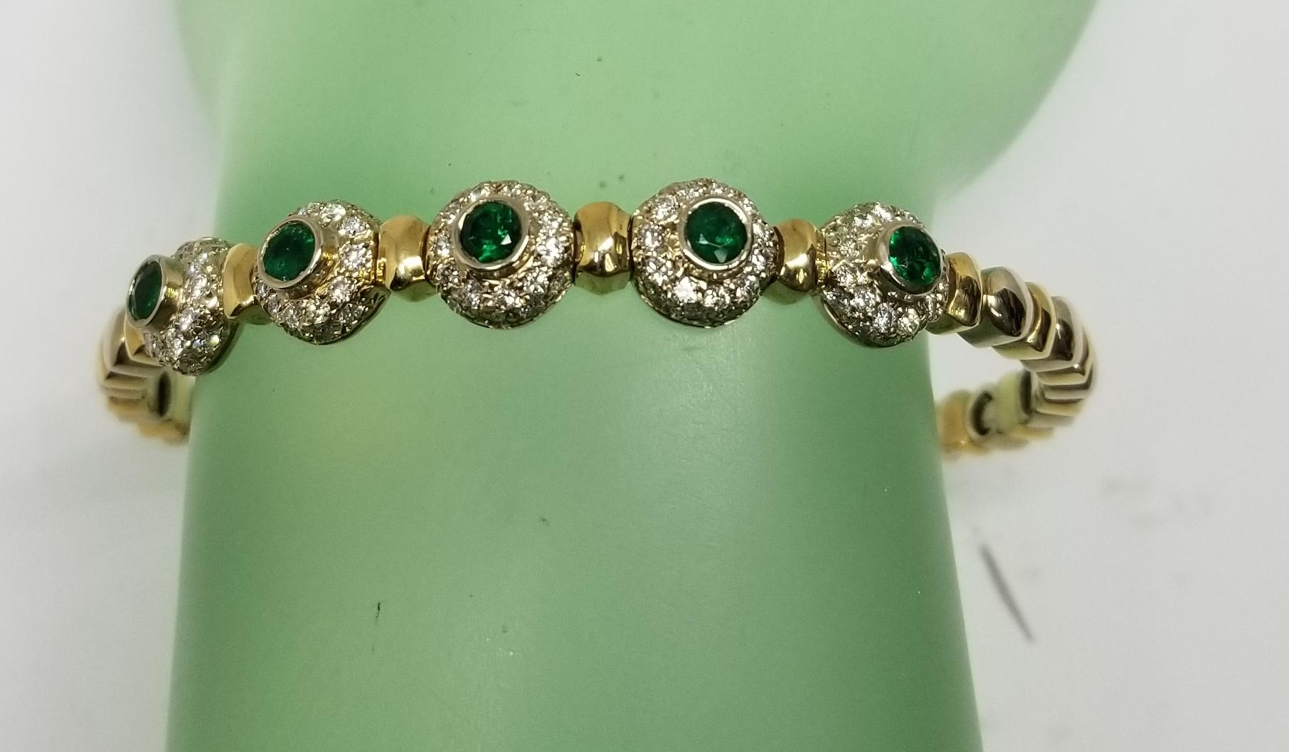 14 Karat 2-Tone Gold Diamond and Emerald Flexible Bracelet For Sale 3